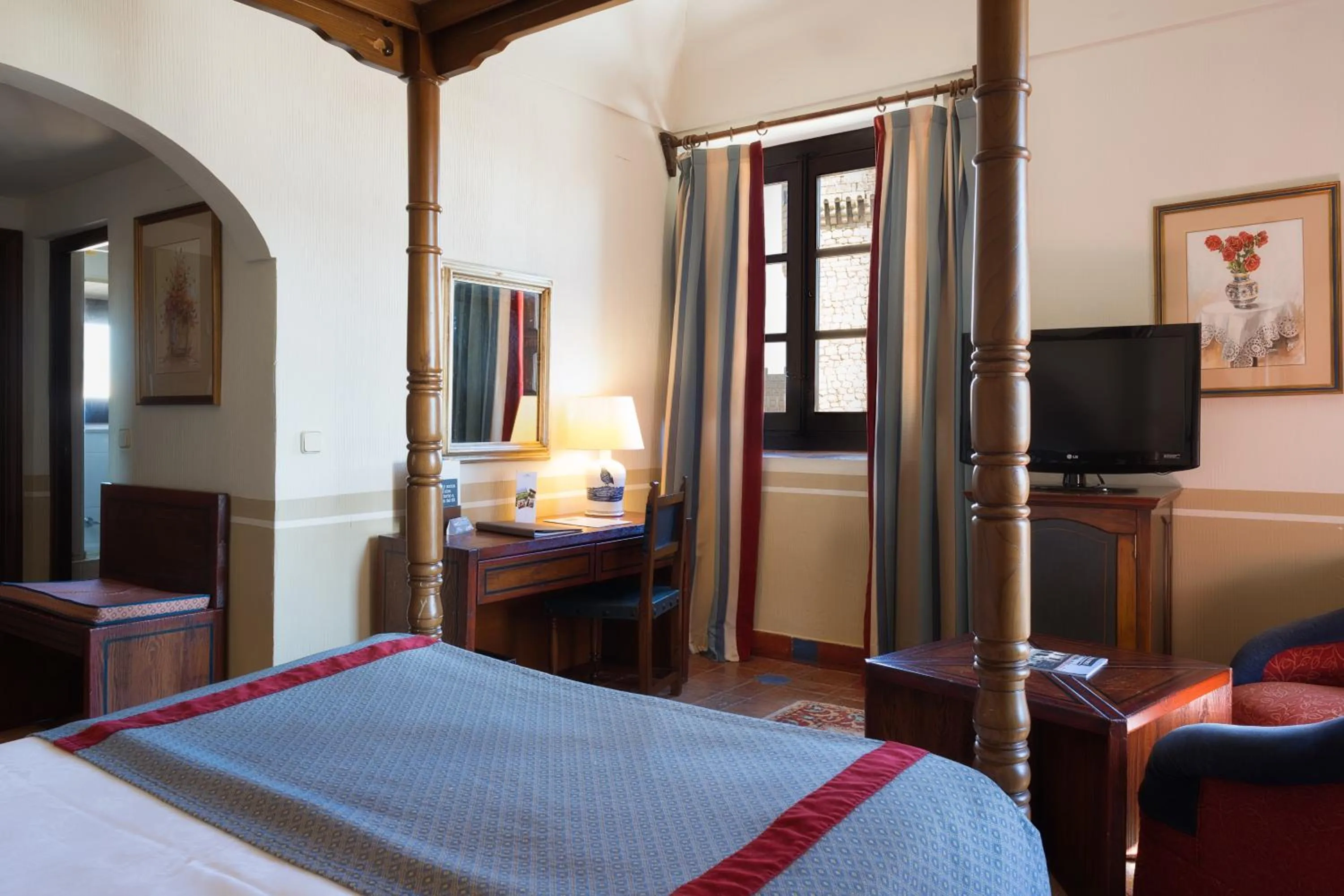 Bed in Parador de Oropesa