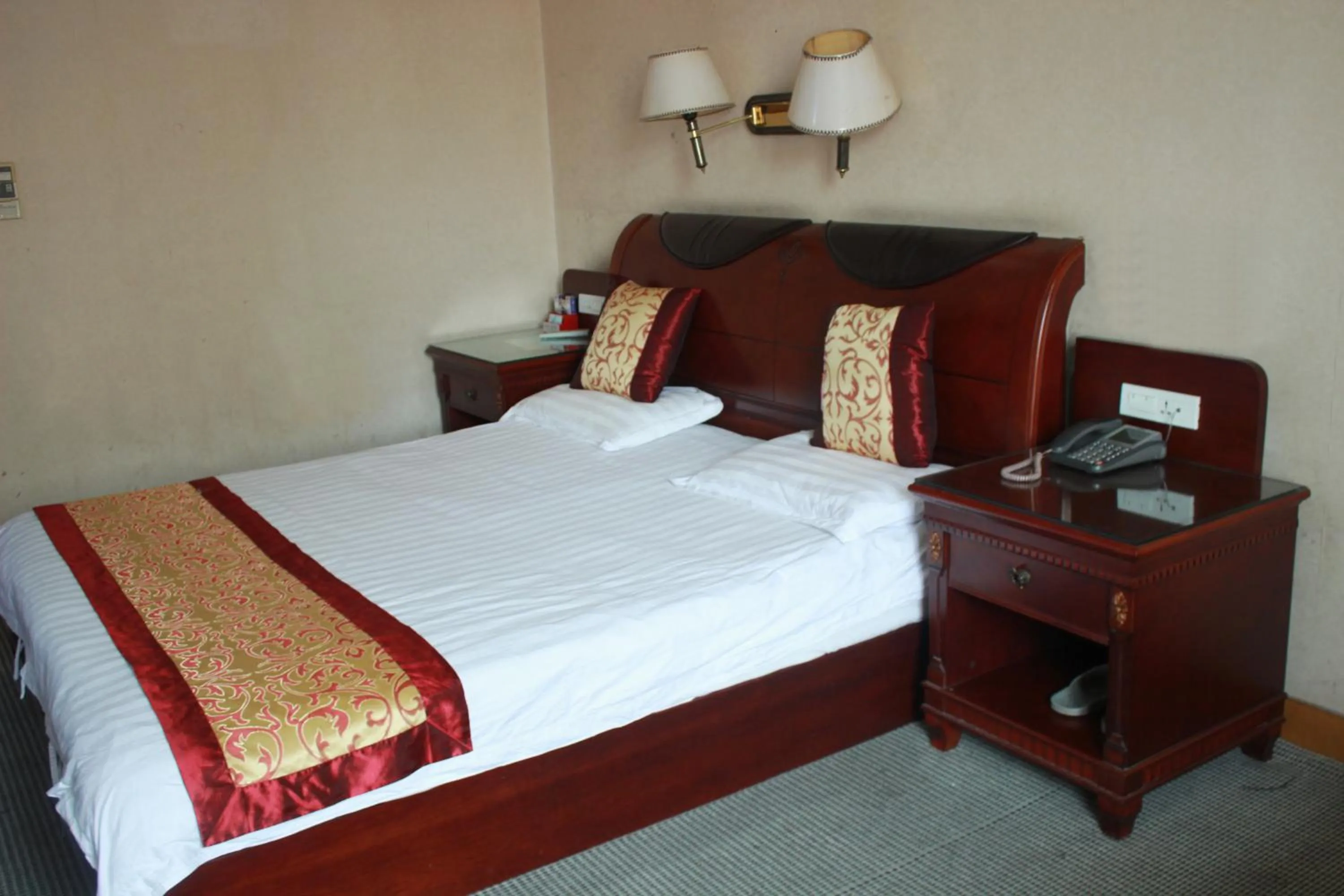 Bed in Taizhou Taishan Business Hotel