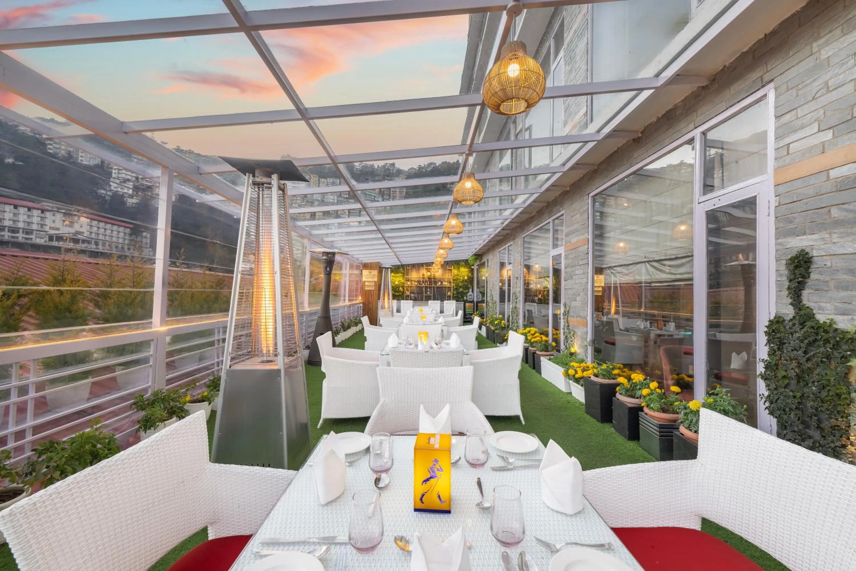 Restaurant/places to eat in Snow Valley Resorts Shimla