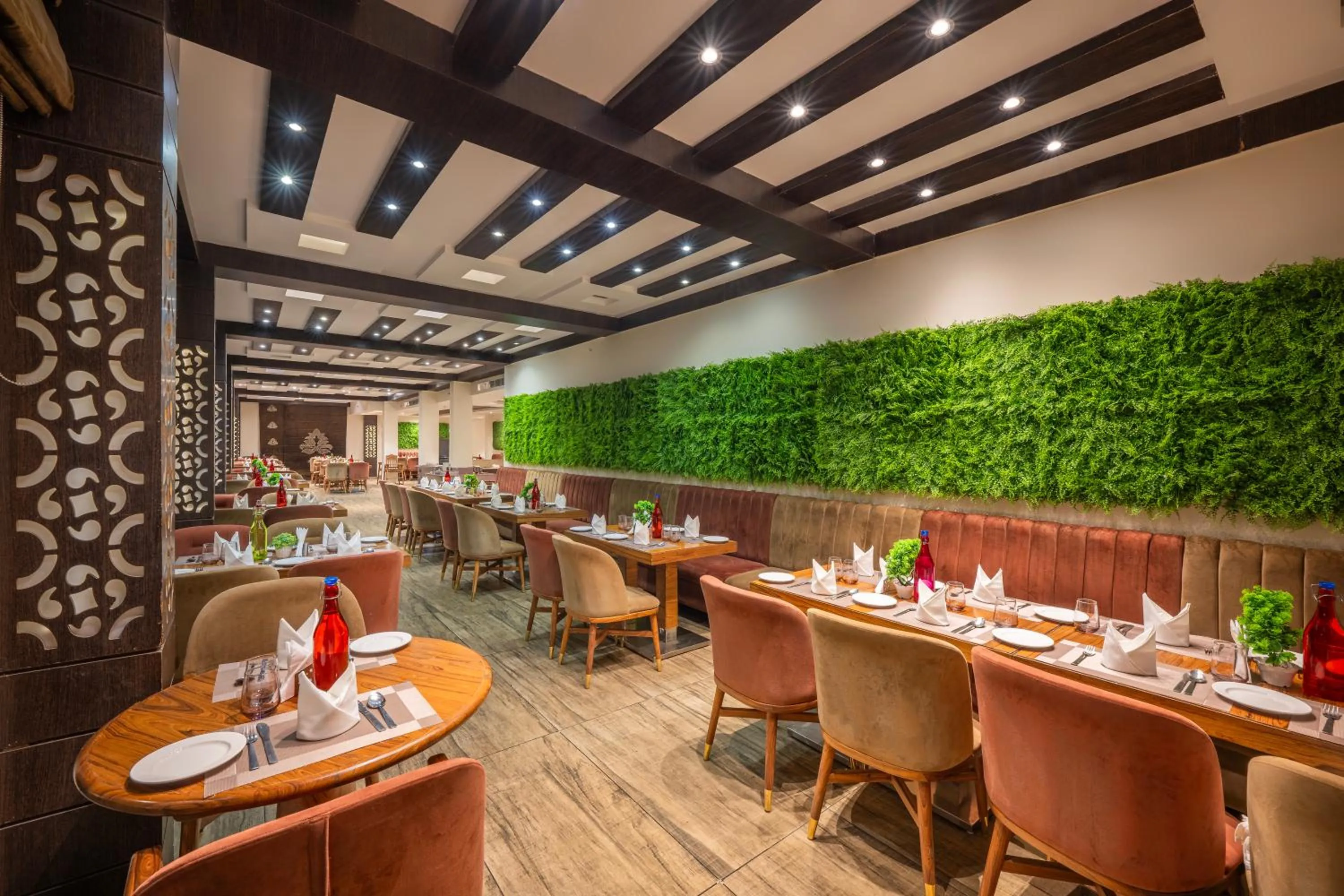 Restaurant/places to eat in Snow Valley Resorts Shimla