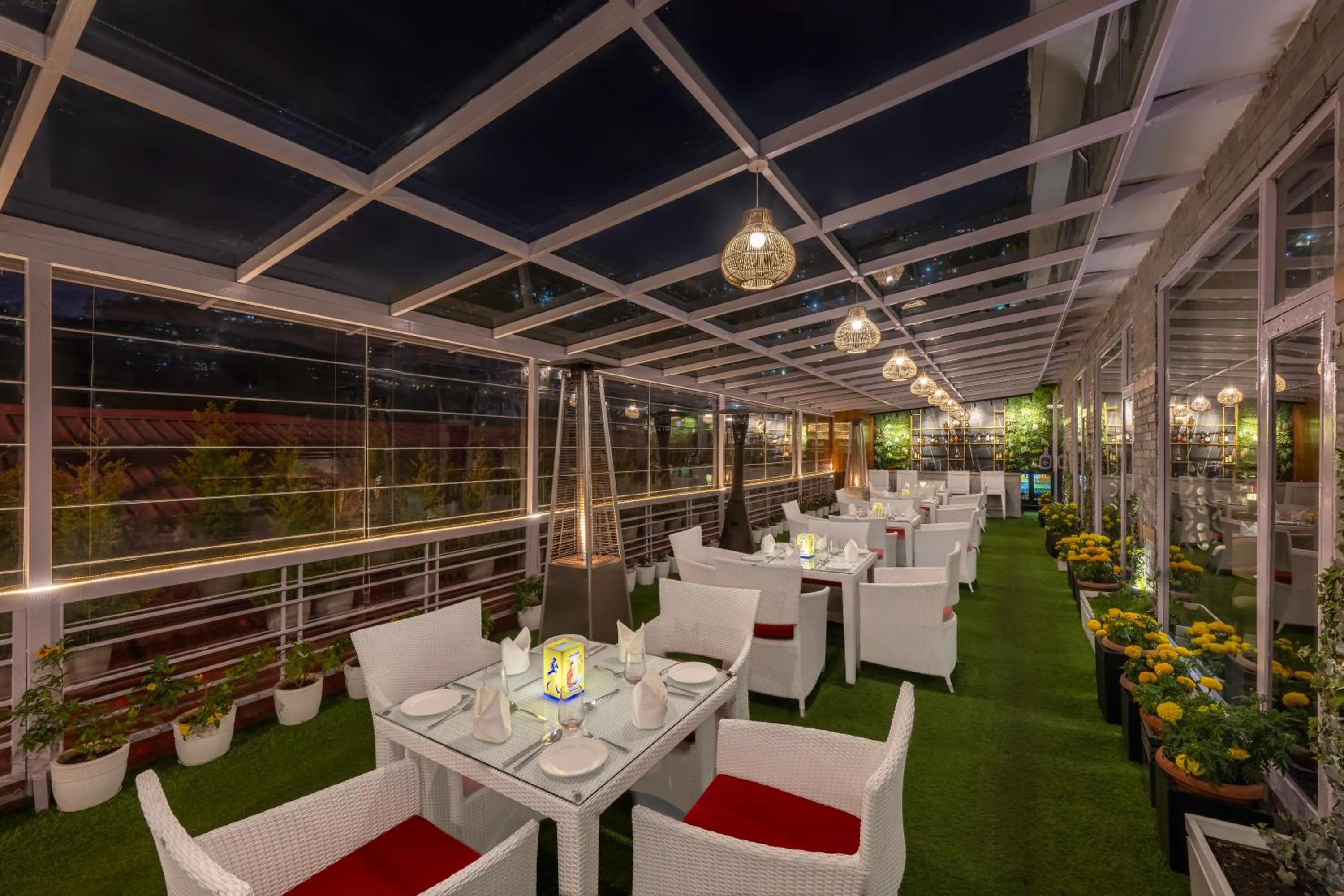 Lounge or bar in Snow Valley Resorts Shimla