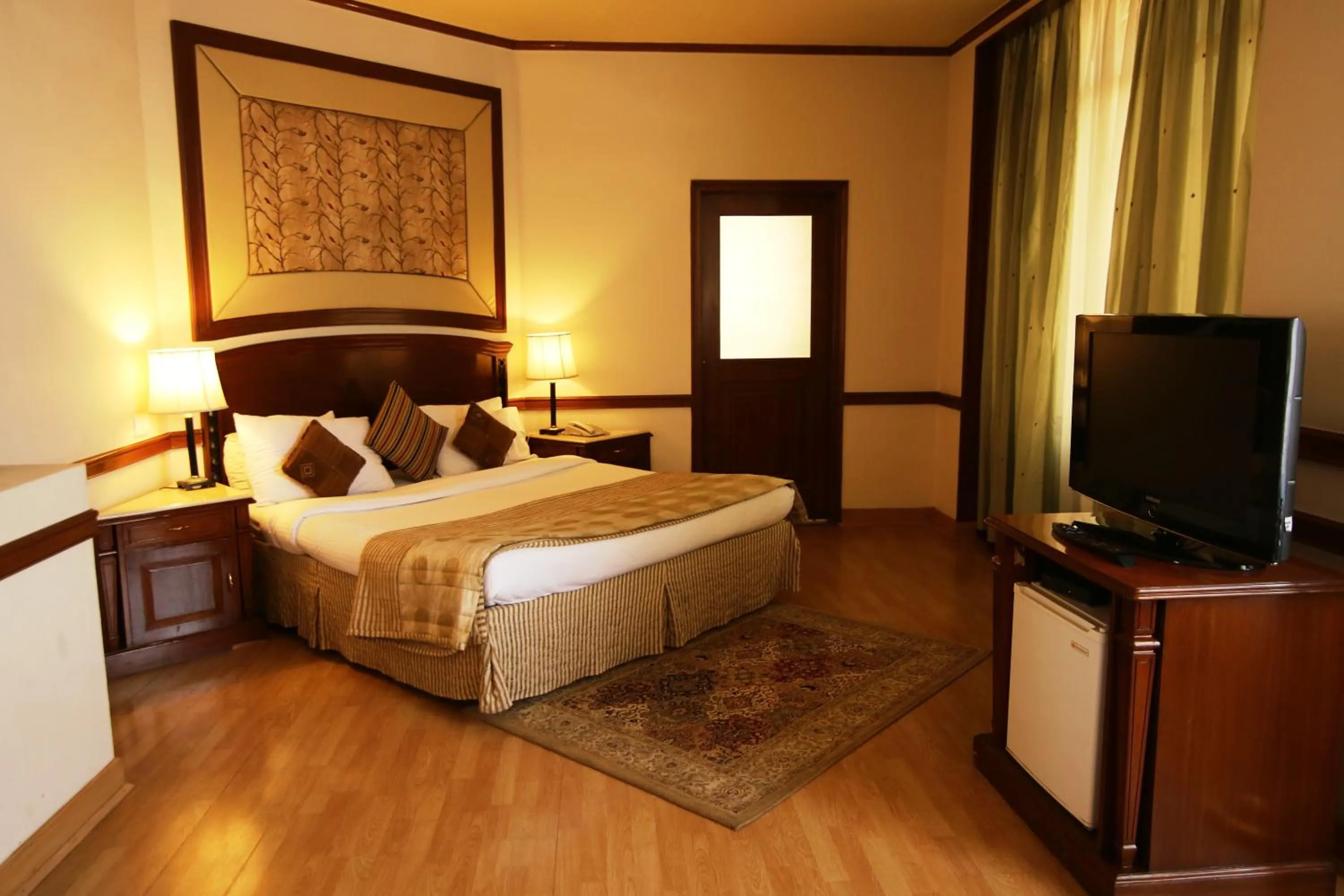 Living room, Bed in Hotel President