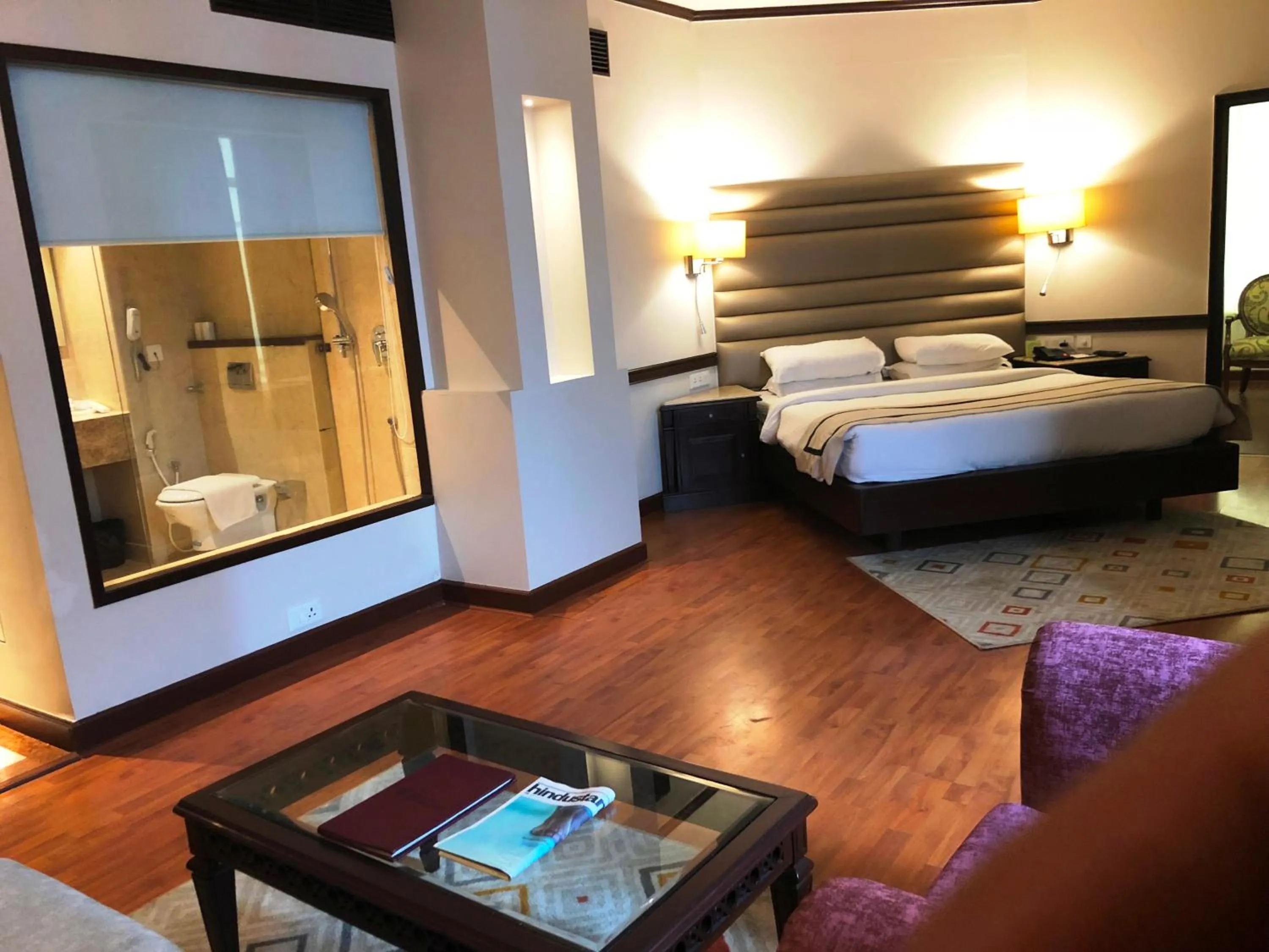 Living room, Bed in Hotel President