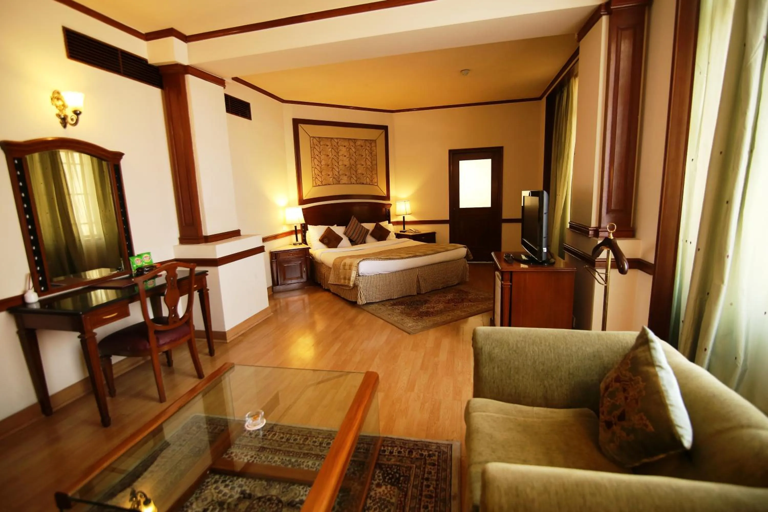 Living room, Bed in Hotel President