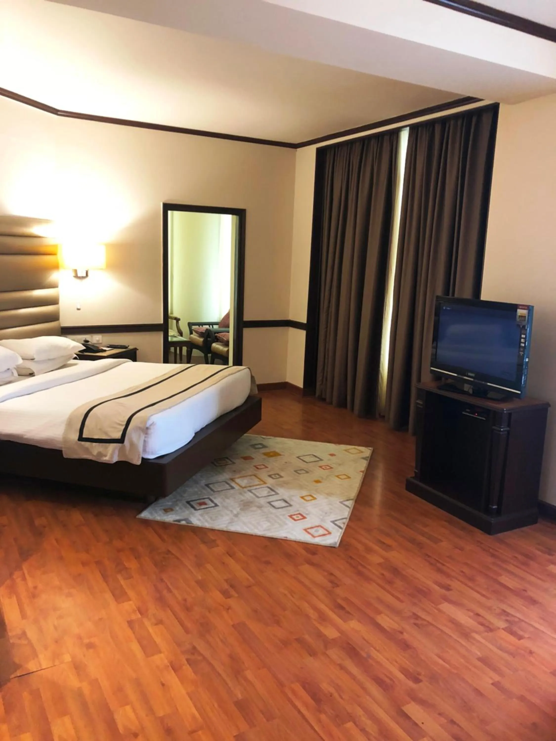 Living room, Bed in Hotel President