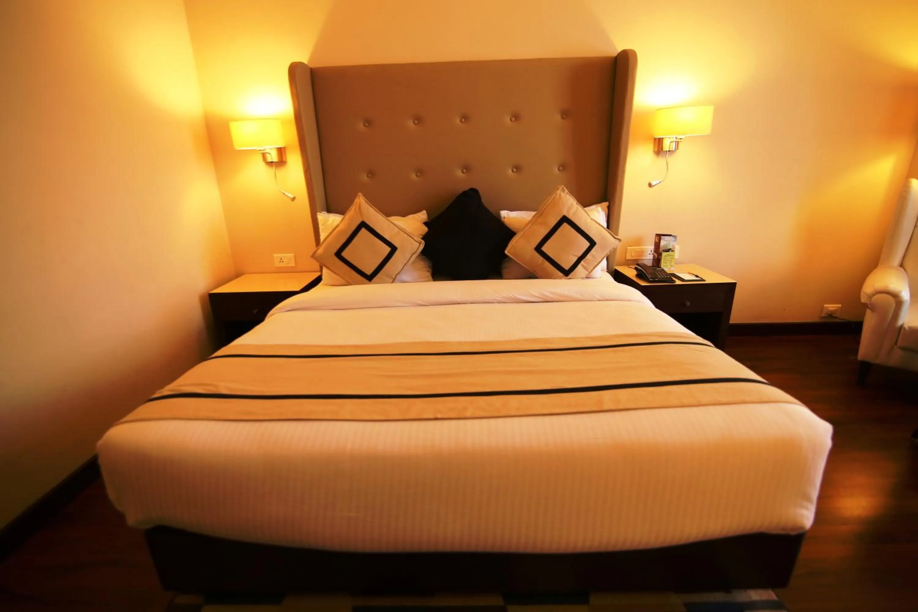 Living room, Bed in Hotel President