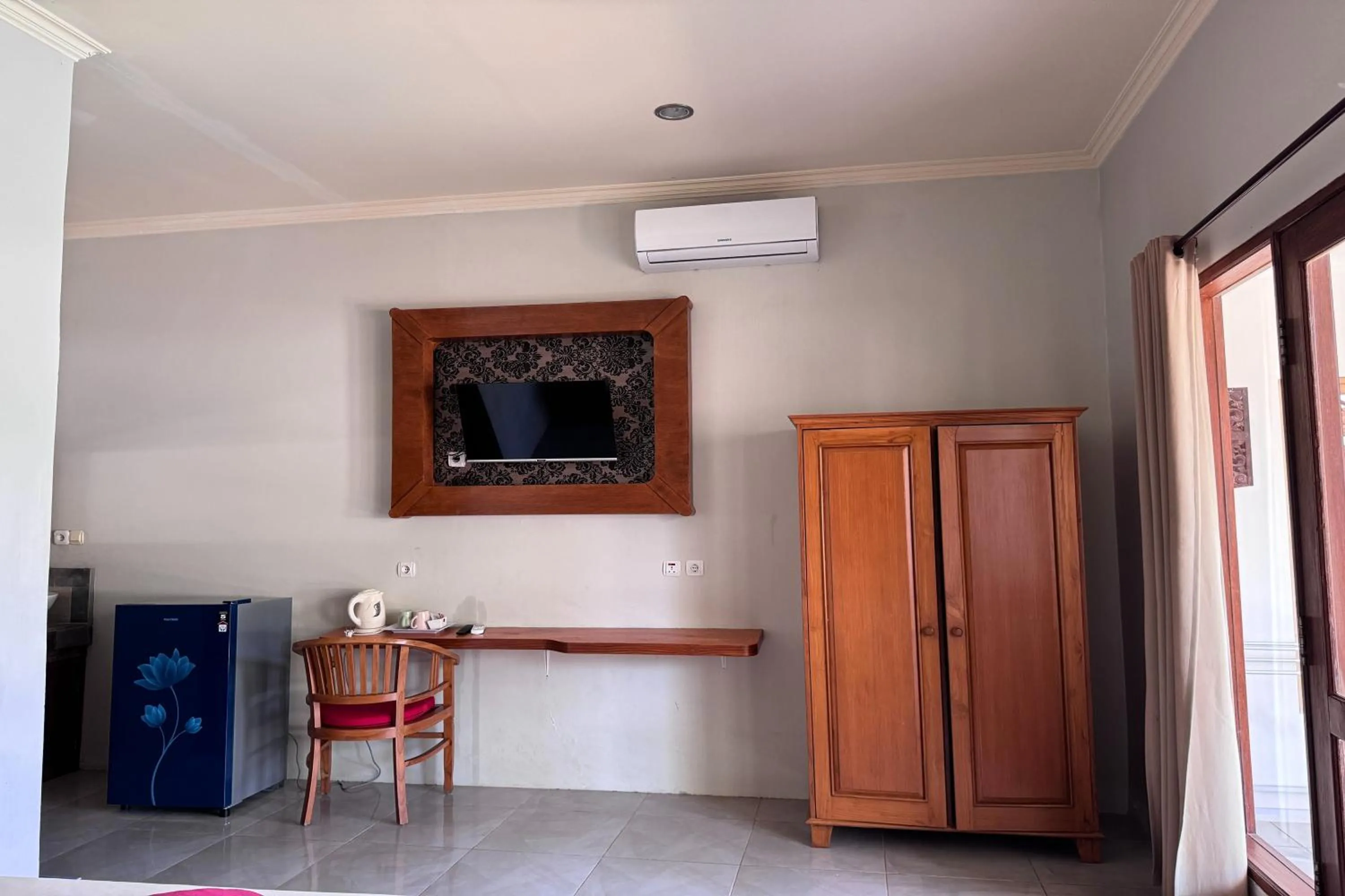 TV and multimedia in Senggigi Cottages Lombok