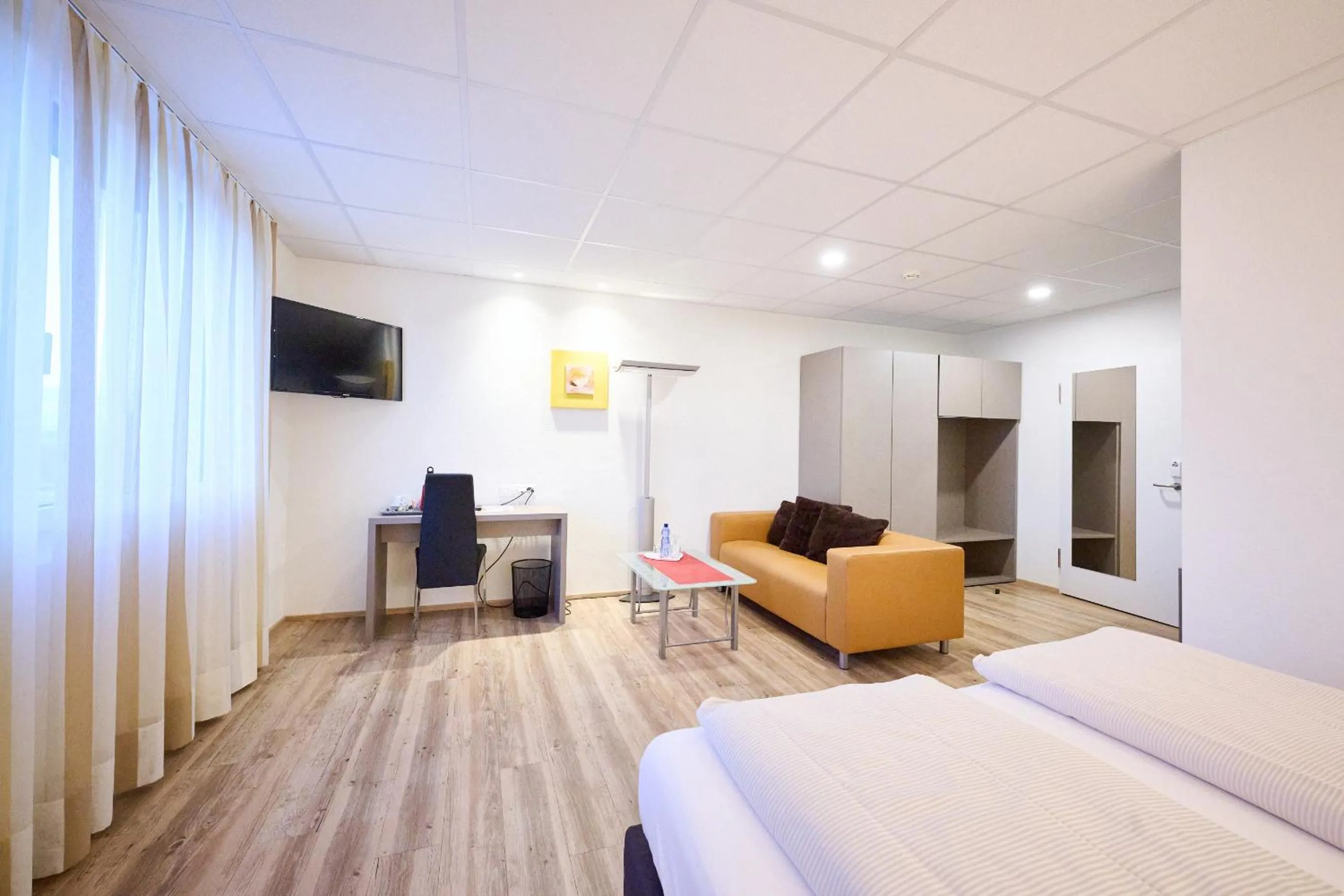 Photo of the whole room, Bed in Smart Hotel Kreisel --Self check-In