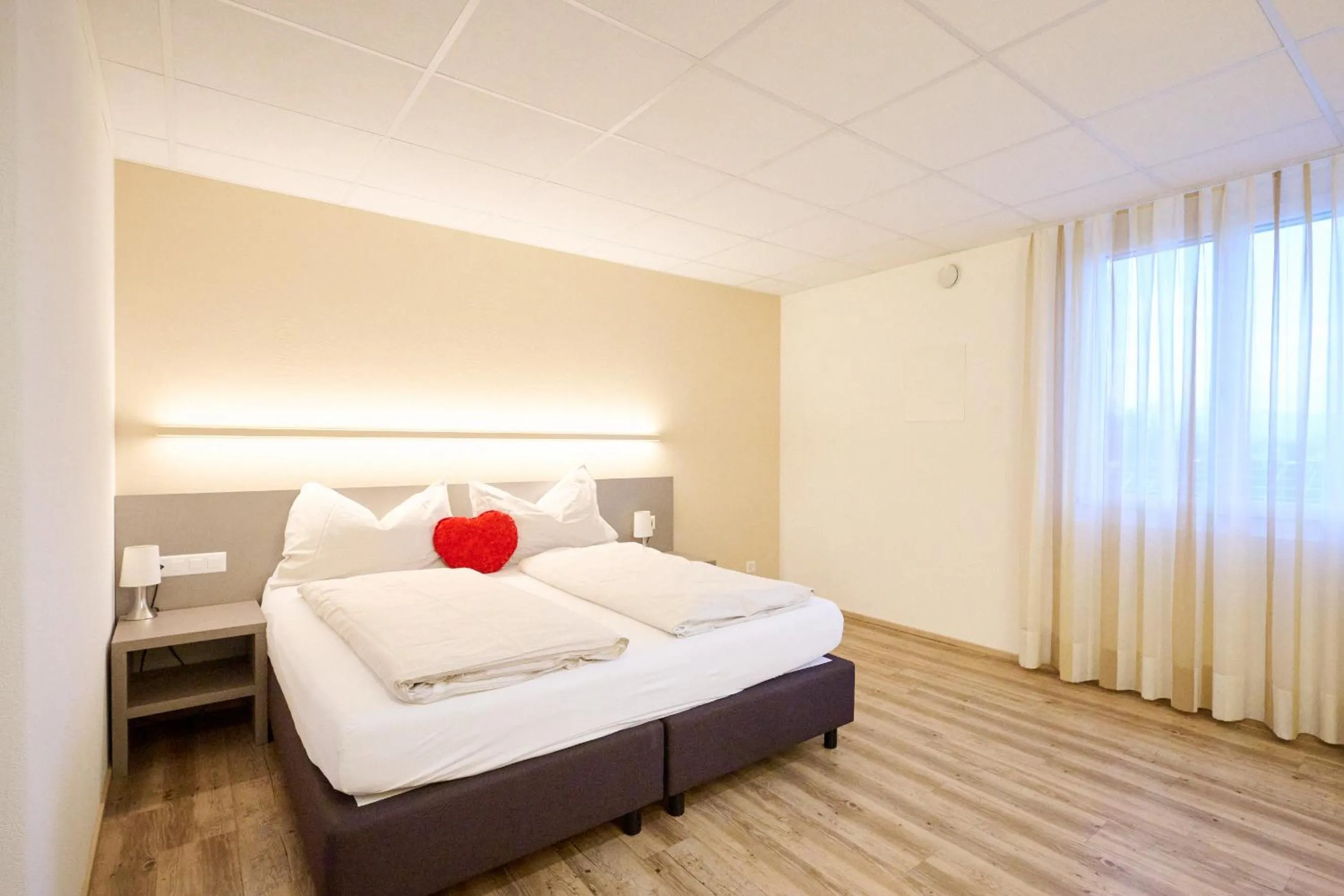 Photo of the whole room, Bed in Smart Hotel Kreisel --Self check-In