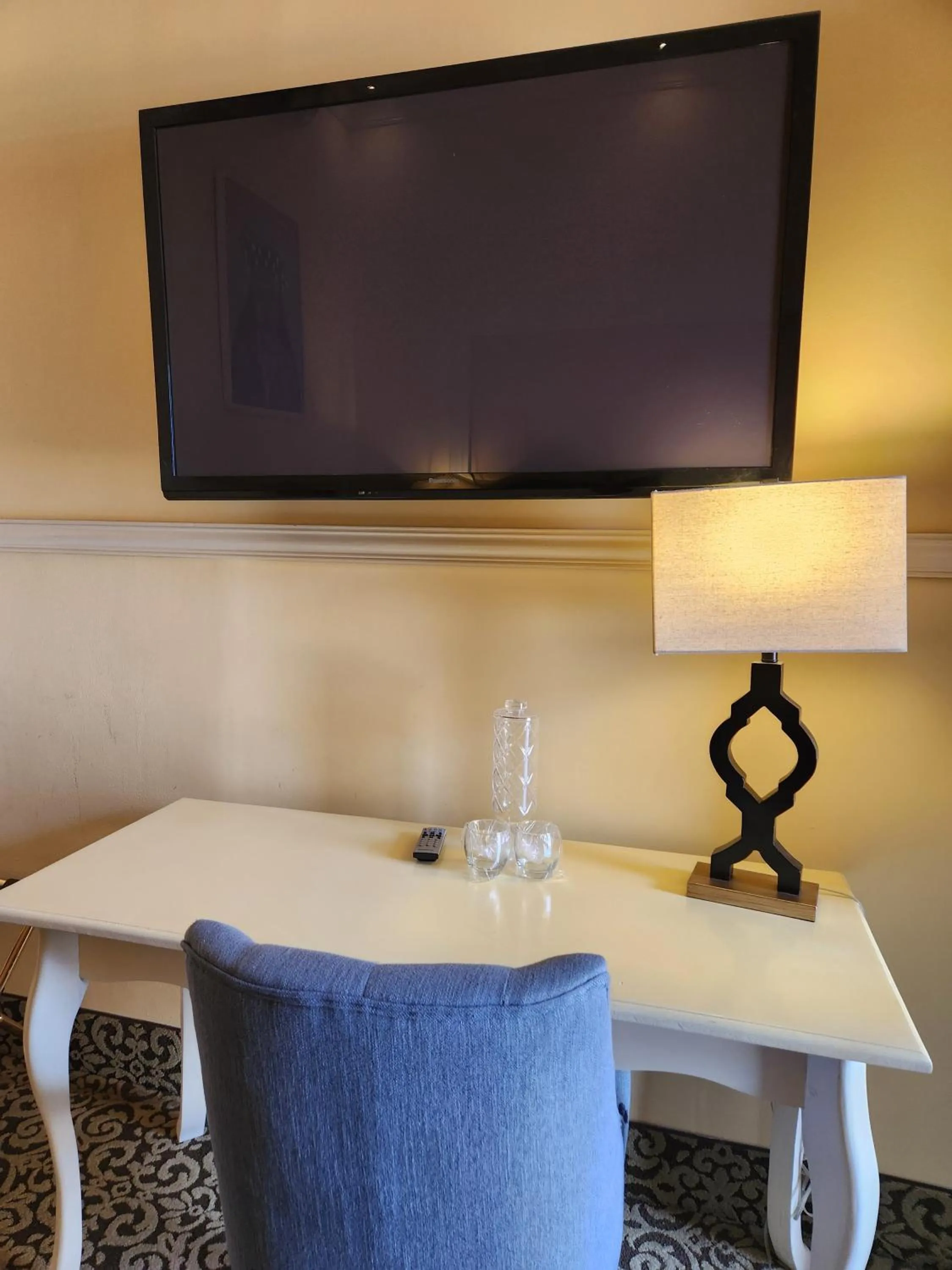 TV and multimedia in Hotel la Perla Leon