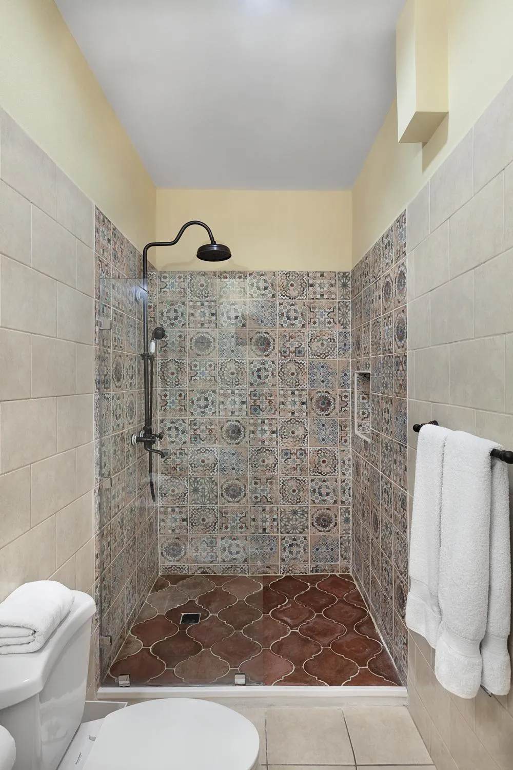 Shower in Hotel la Perla Leon