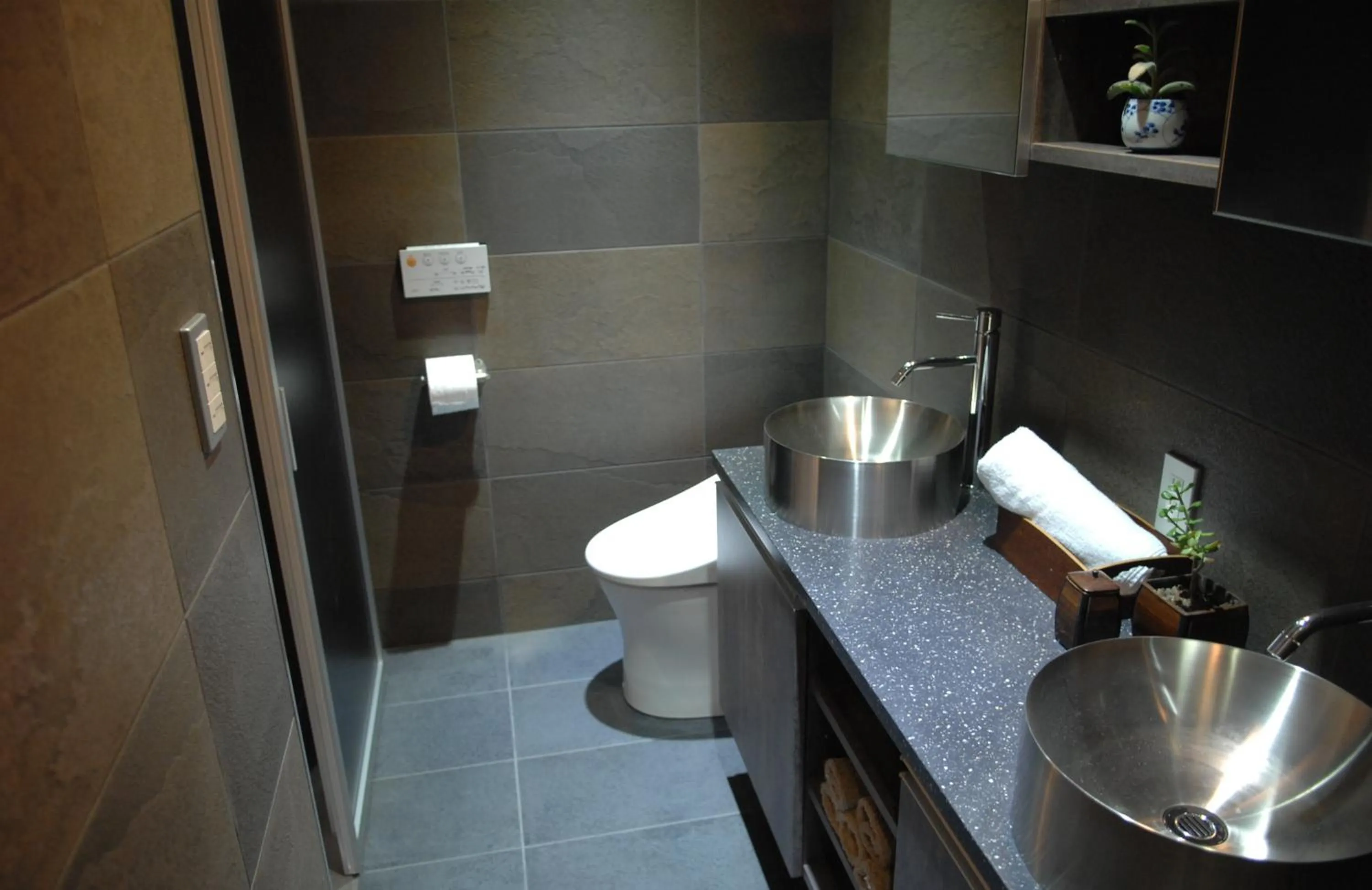 Toilet in Phoenix Cocoon by HHG