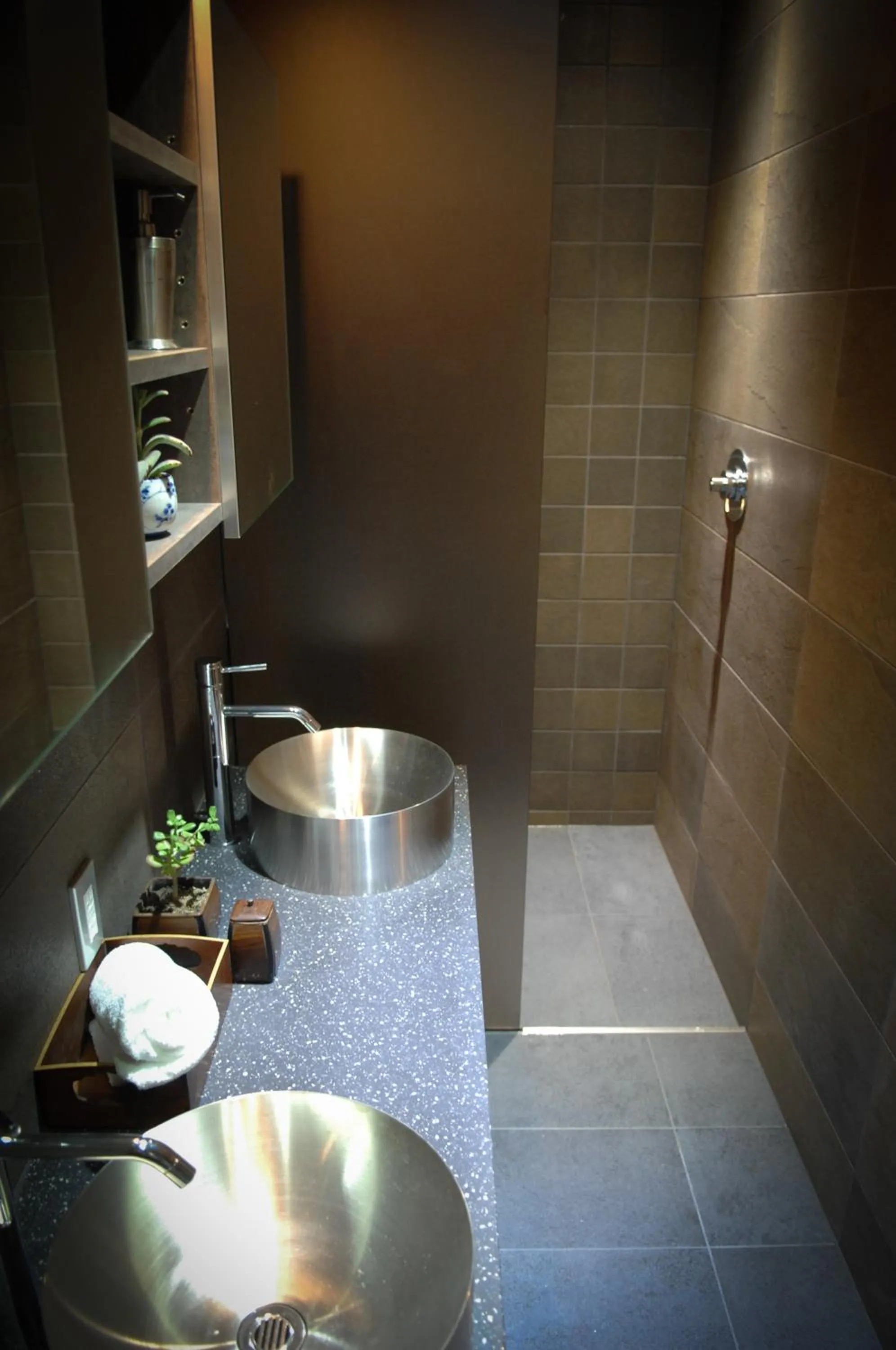 Shower in Phoenix Cocoon by HHG