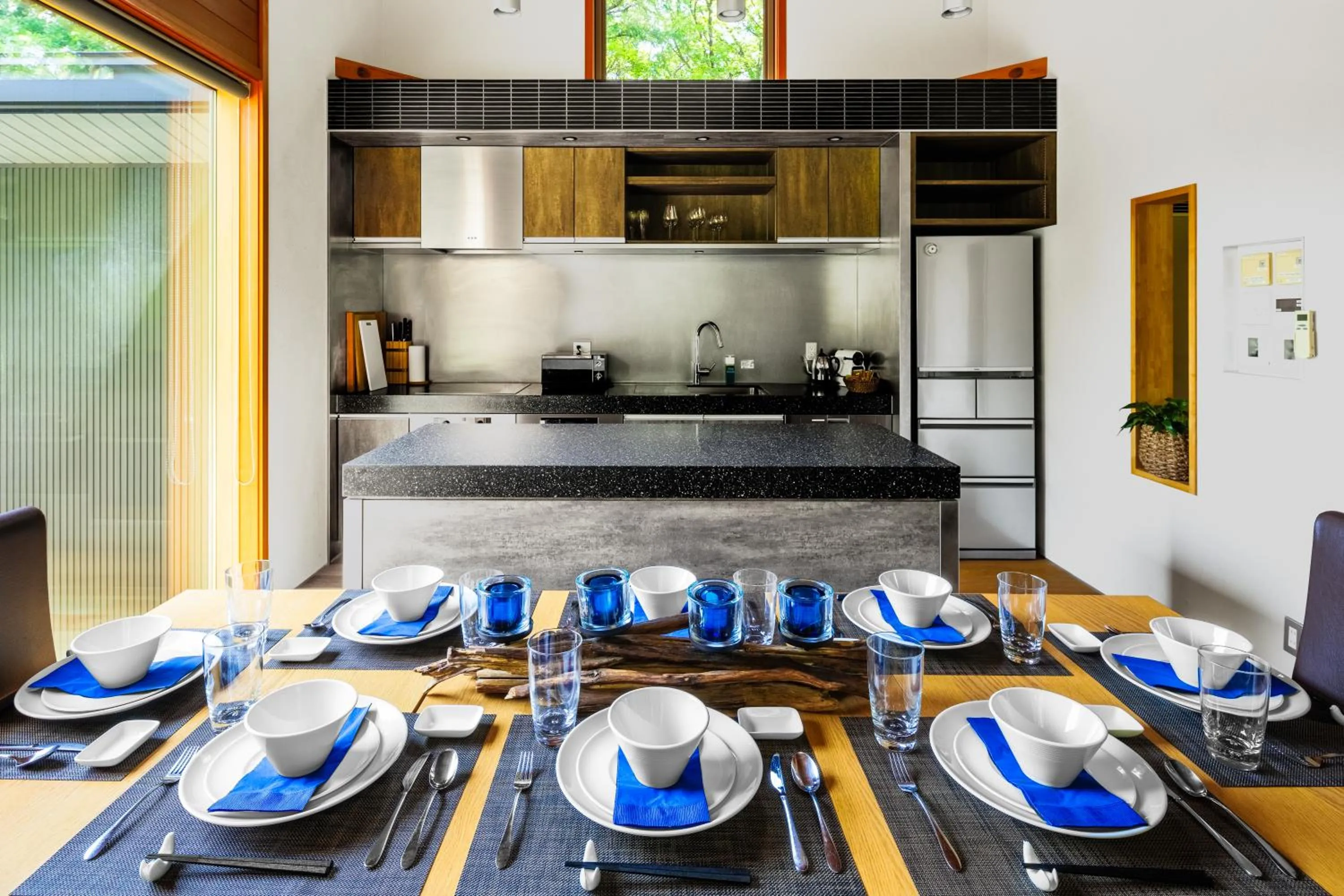 Dining area in Phoenix Cocoon by HHG