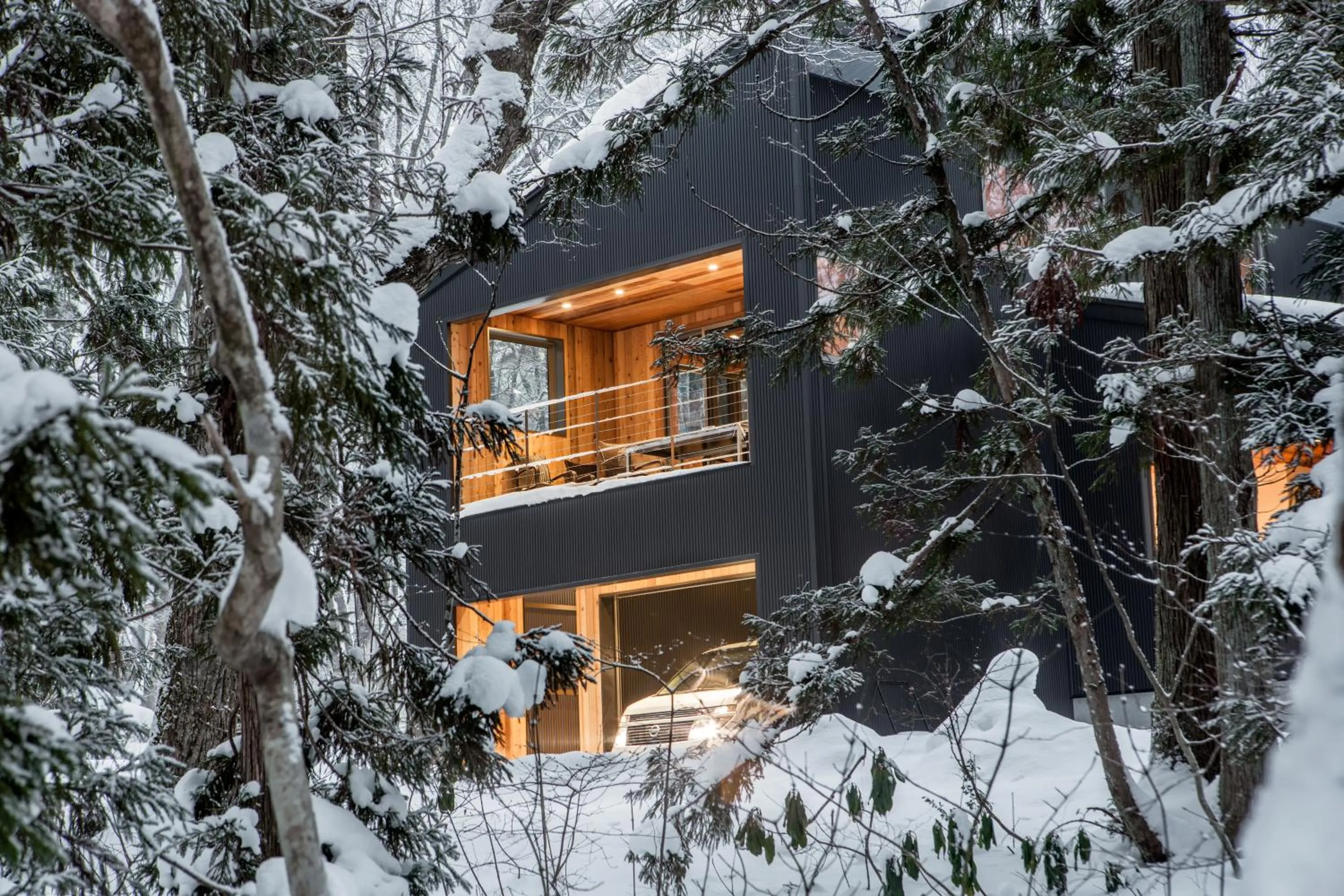 Property building in Phoenix Cocoon by HHG