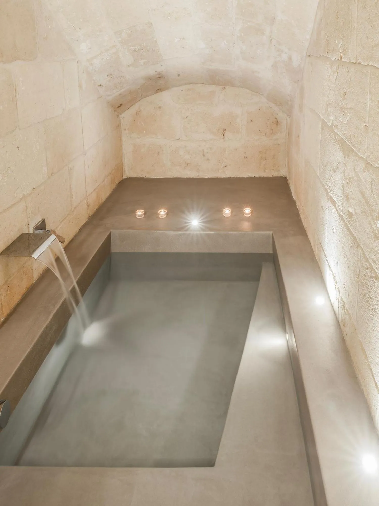 Hot Tub in Hydria Rooms