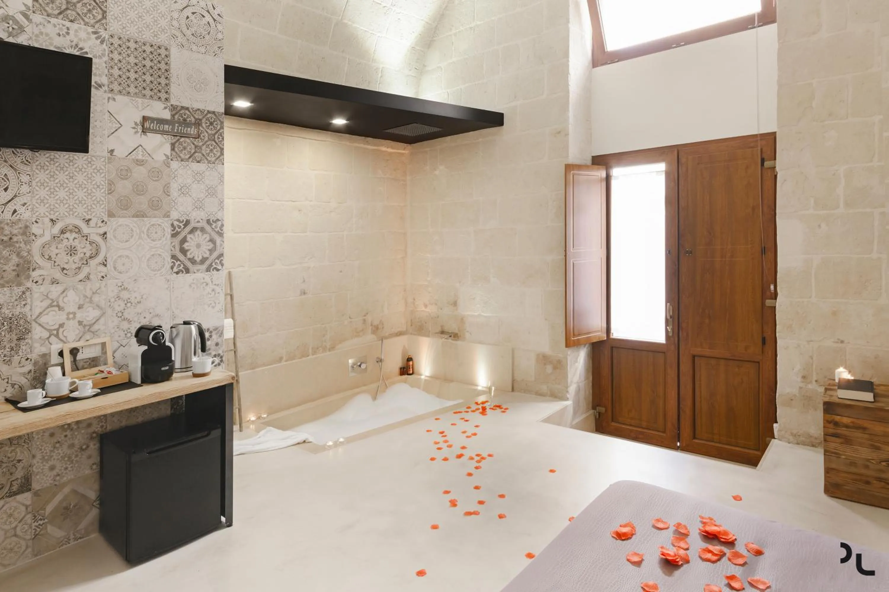 Photo of the whole room, Bed in Hydria Rooms