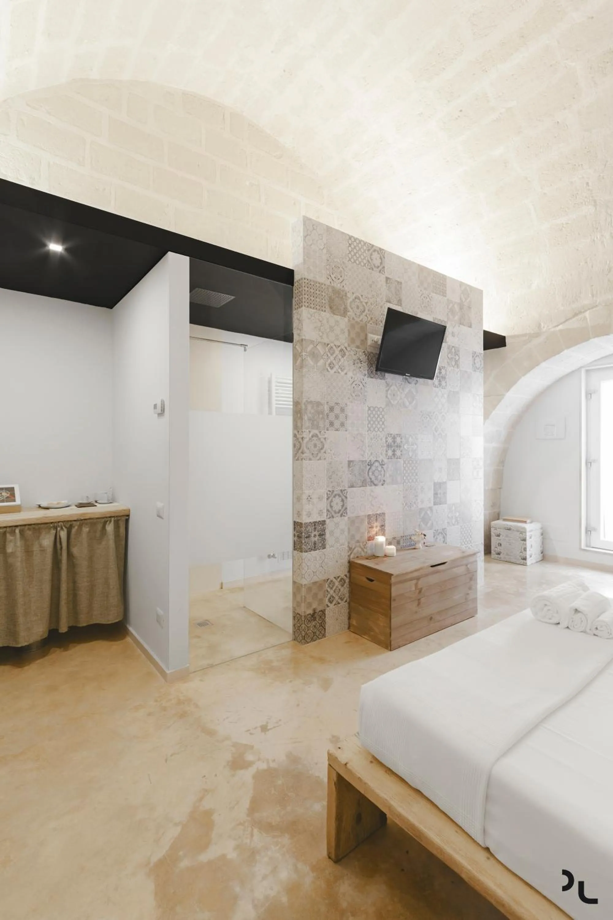 Photo of the whole room, Bed in Hydria Rooms