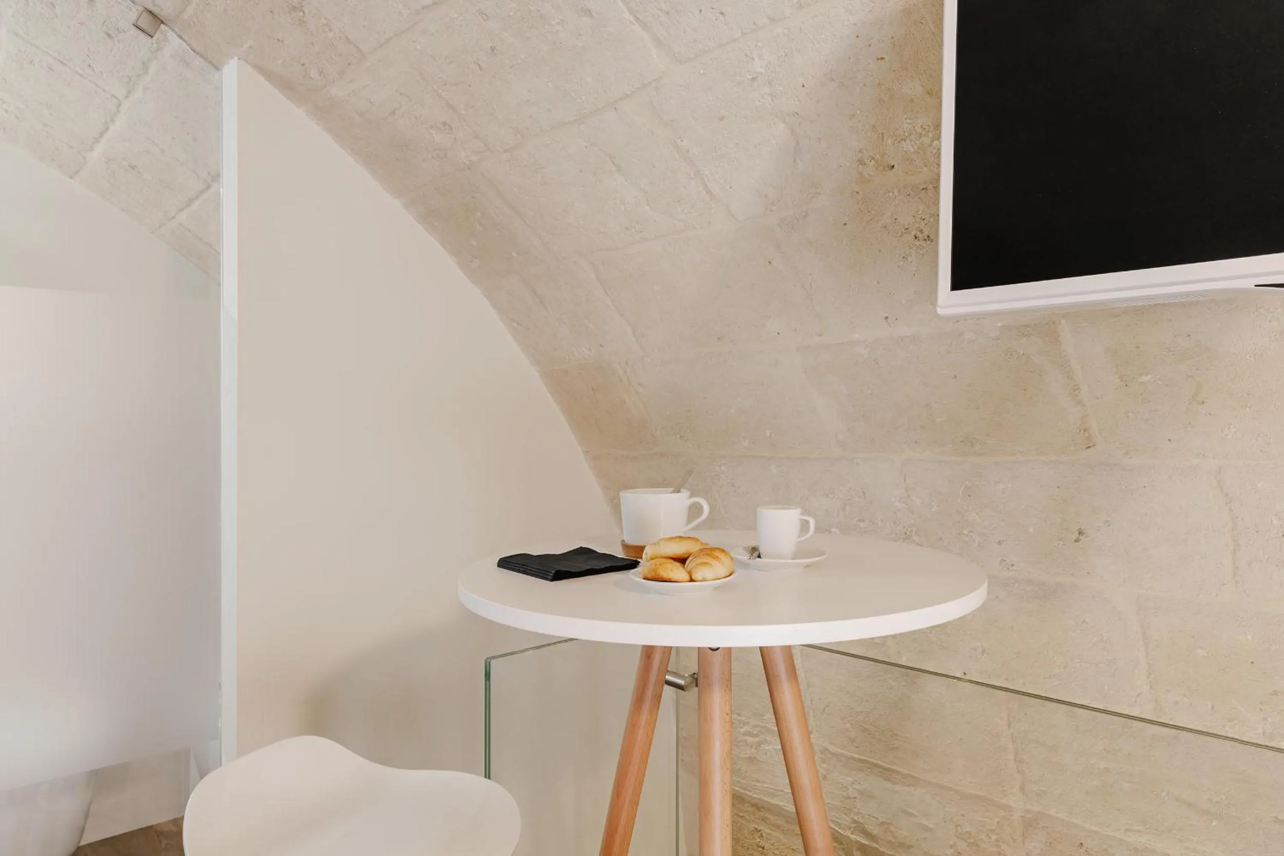 Coffee/tea facilities in Hydria Rooms