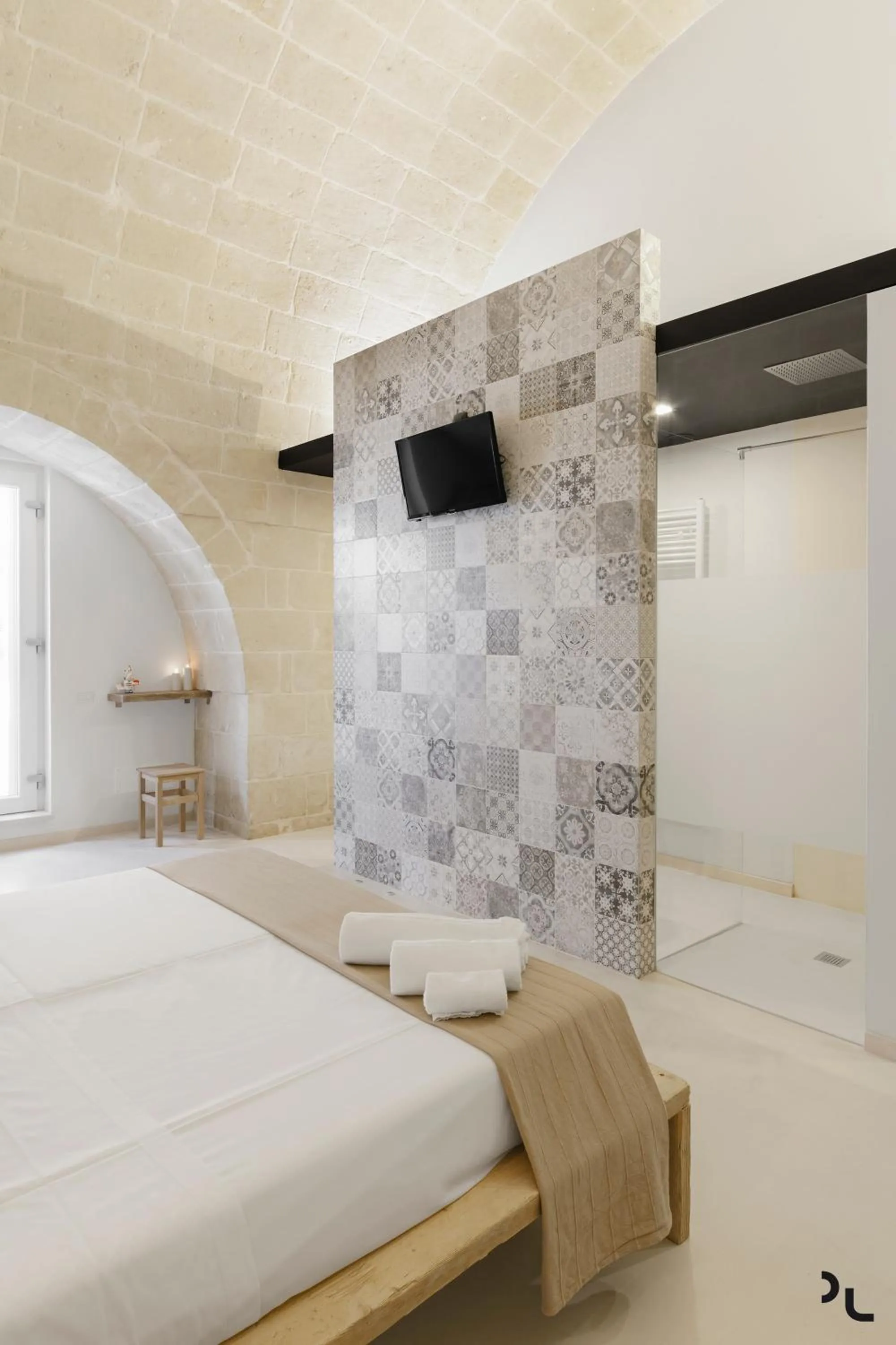 Shower, Bed in Hydria Rooms