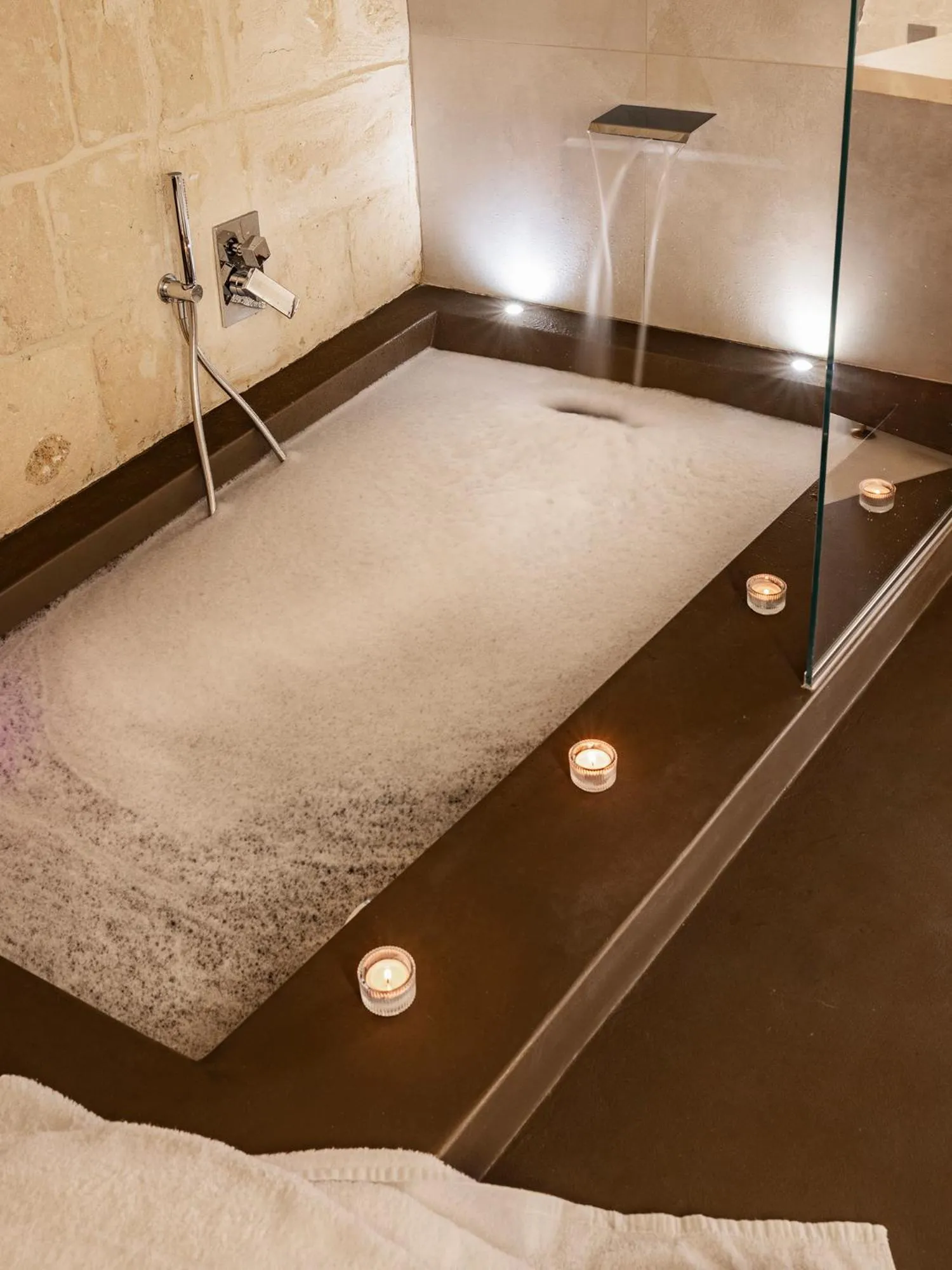 Bath in Hydria Rooms