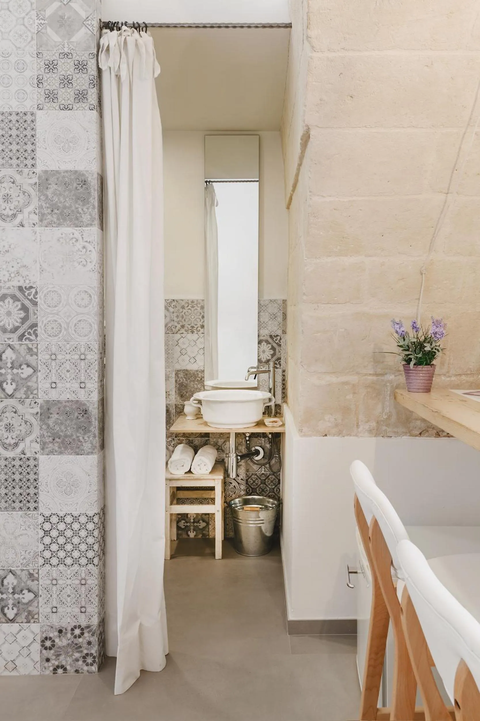 Bathroom in Hydria Rooms