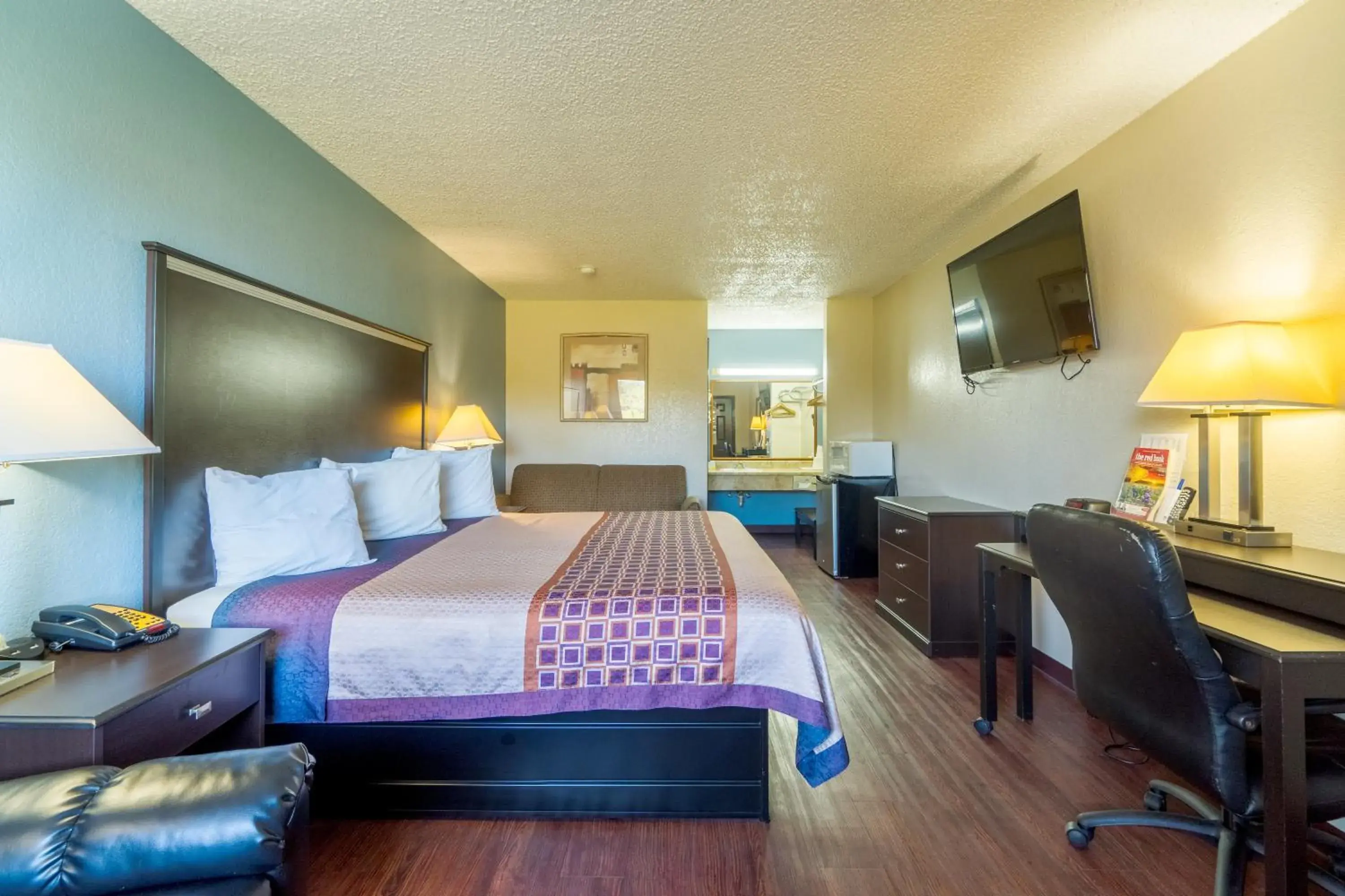 King Suite in Regency Inn and Suites Bay City, Texas King Suite in Regency Inn and Suites Bay City, Texas