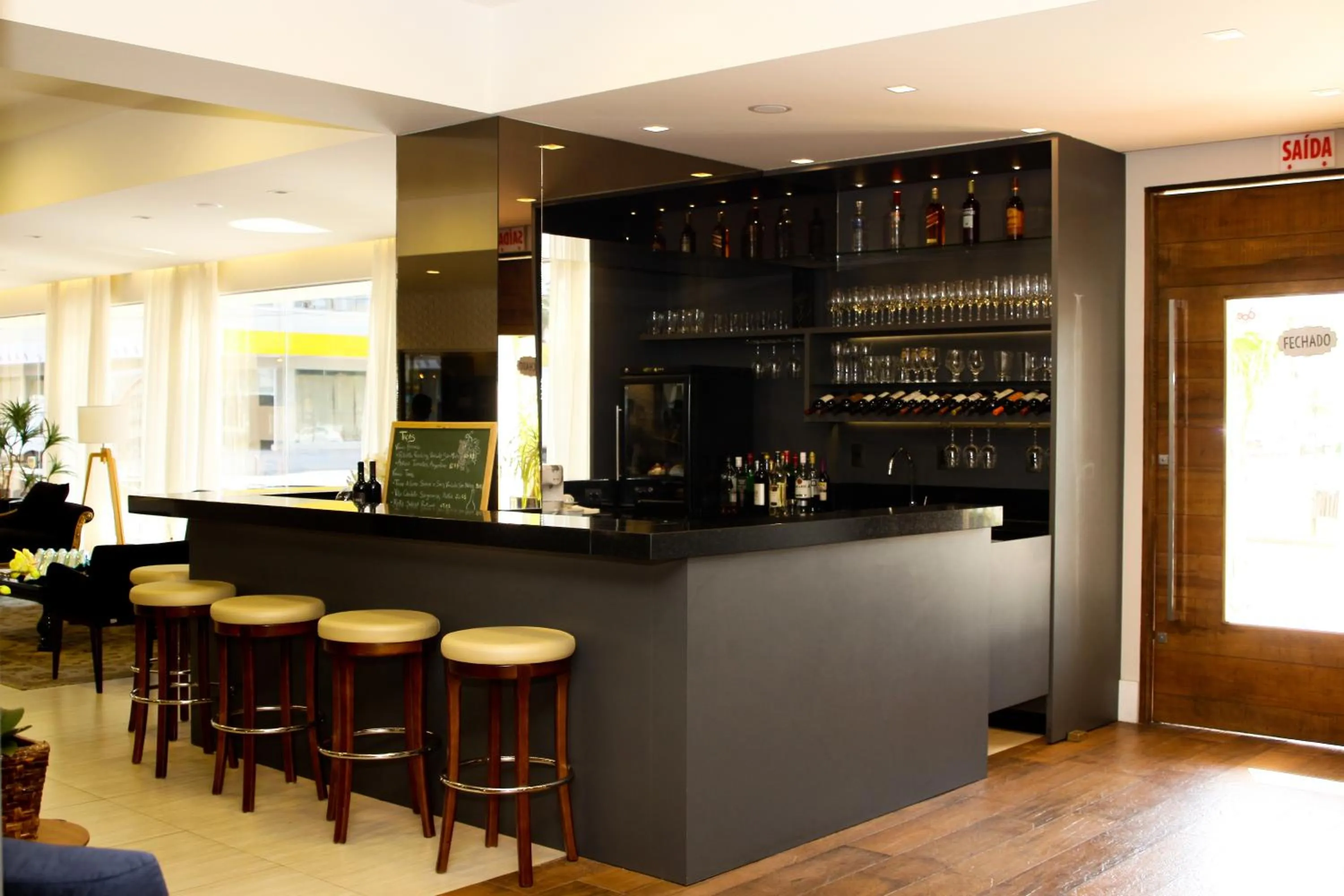 Lounge or bar in Blue Hill Hotel