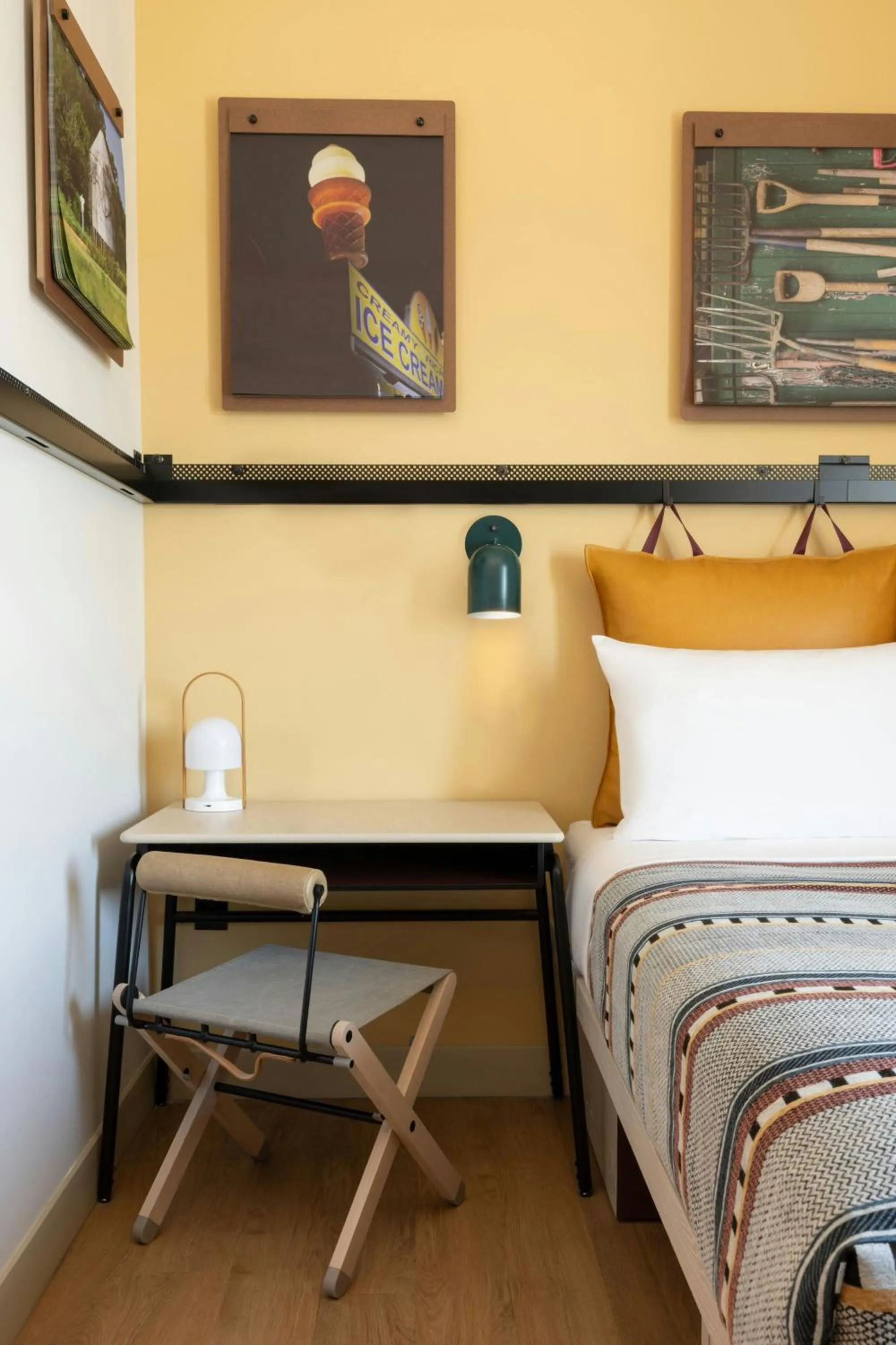 Photo of the whole room, Bed in Moxy Fayetteville