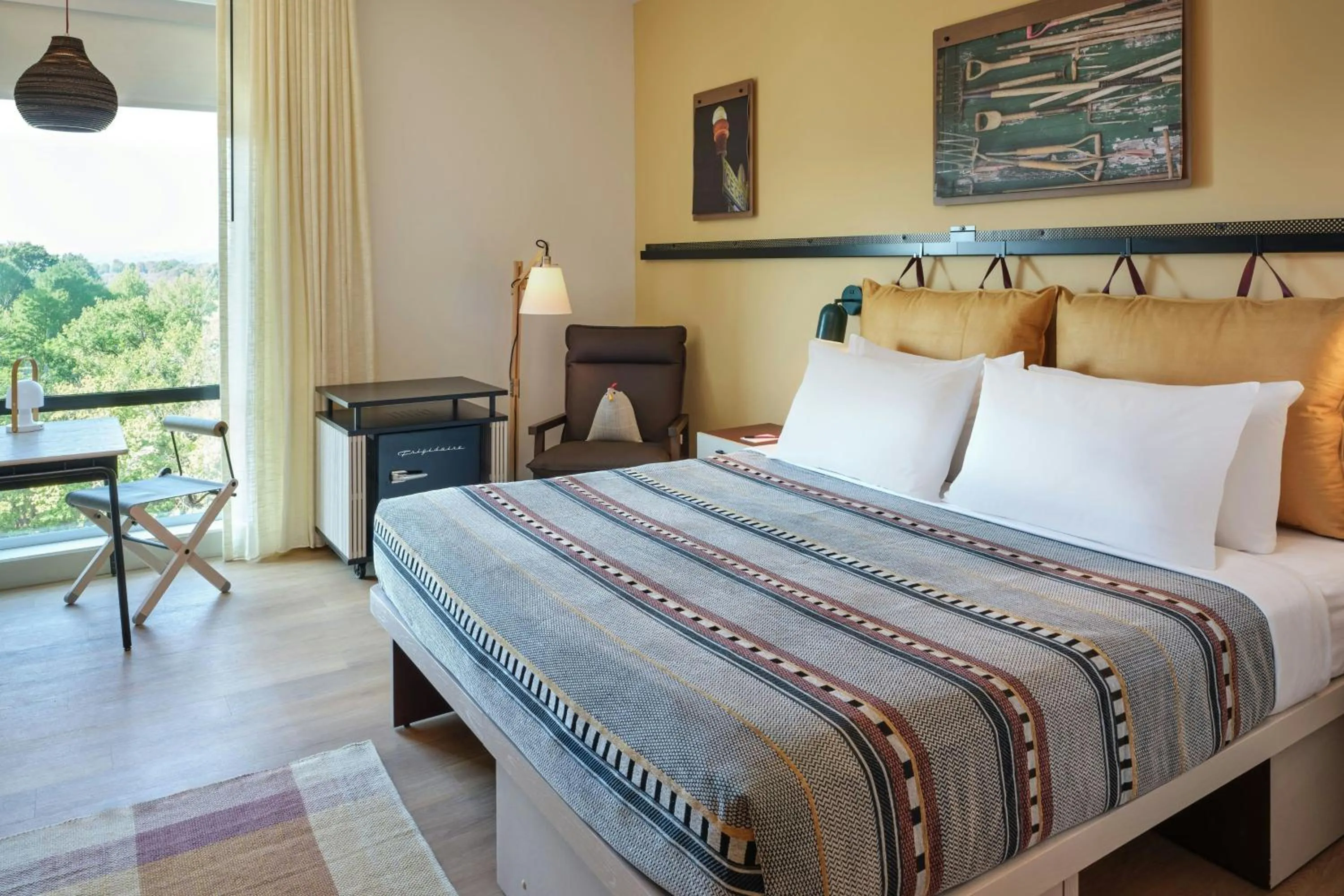 Photo of the whole room, Bed in Moxy Fayetteville