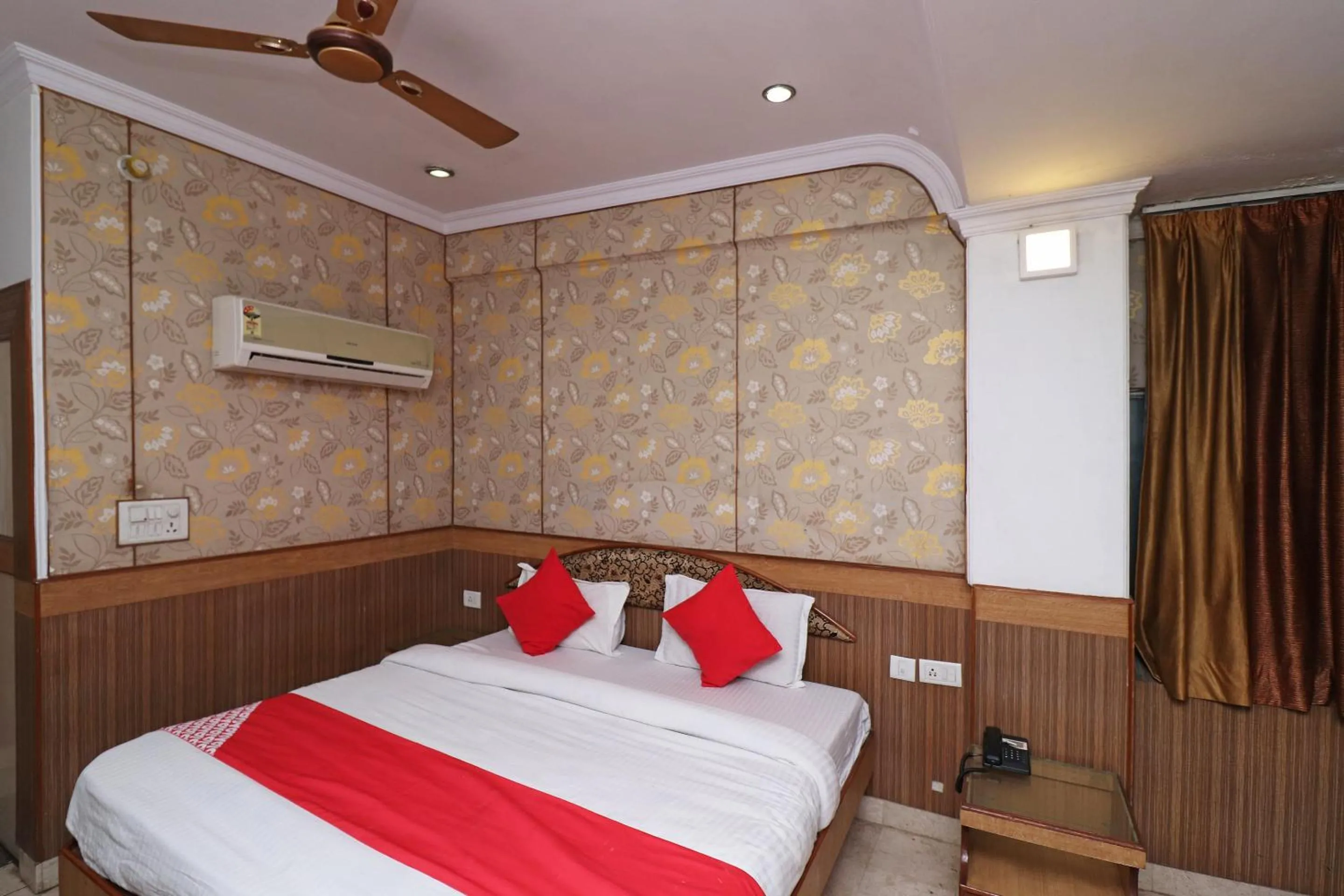 Bedroom, Bed in Hotel O Highway Inn International
