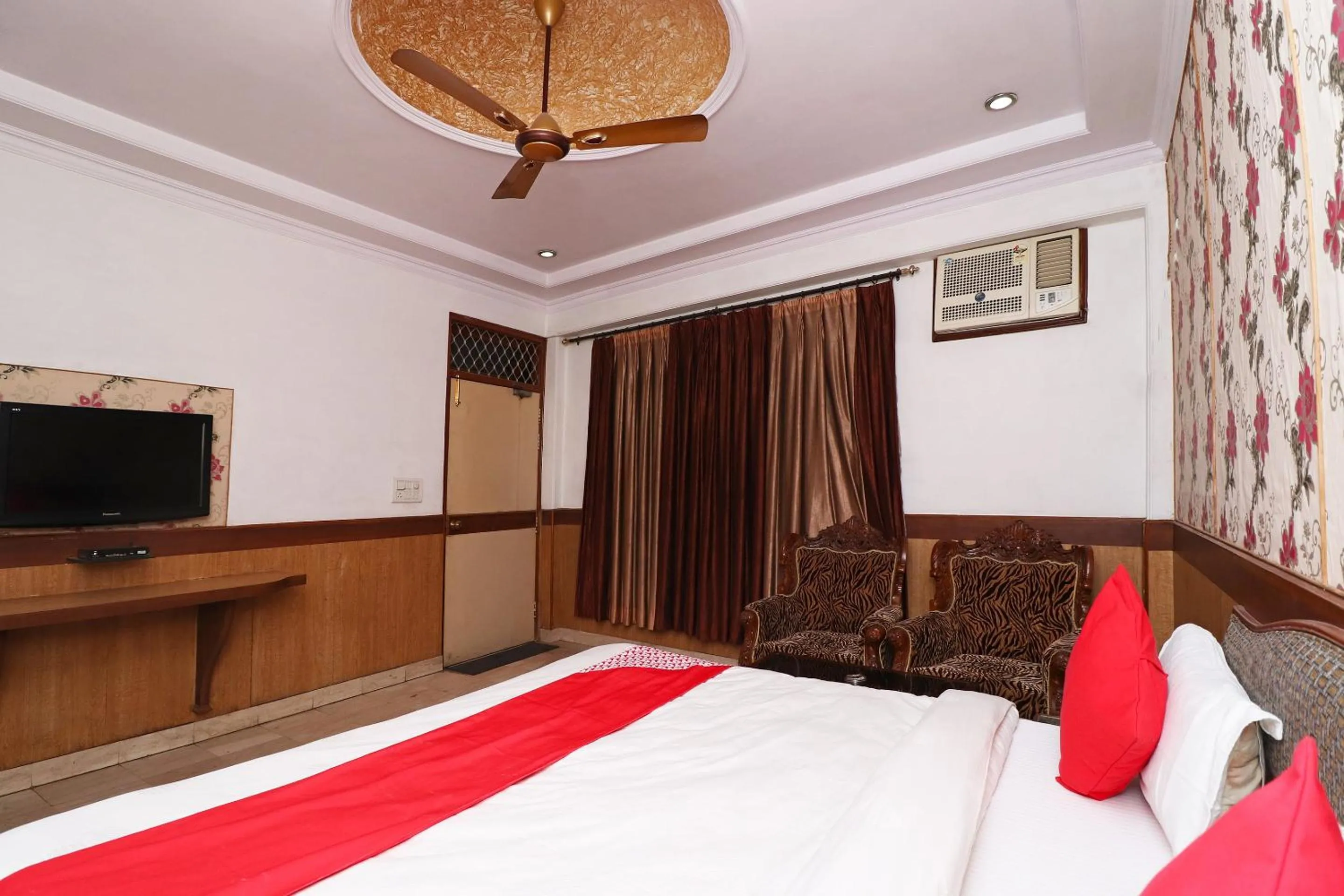 Bedroom, Bed in Hotel O Highway Inn International