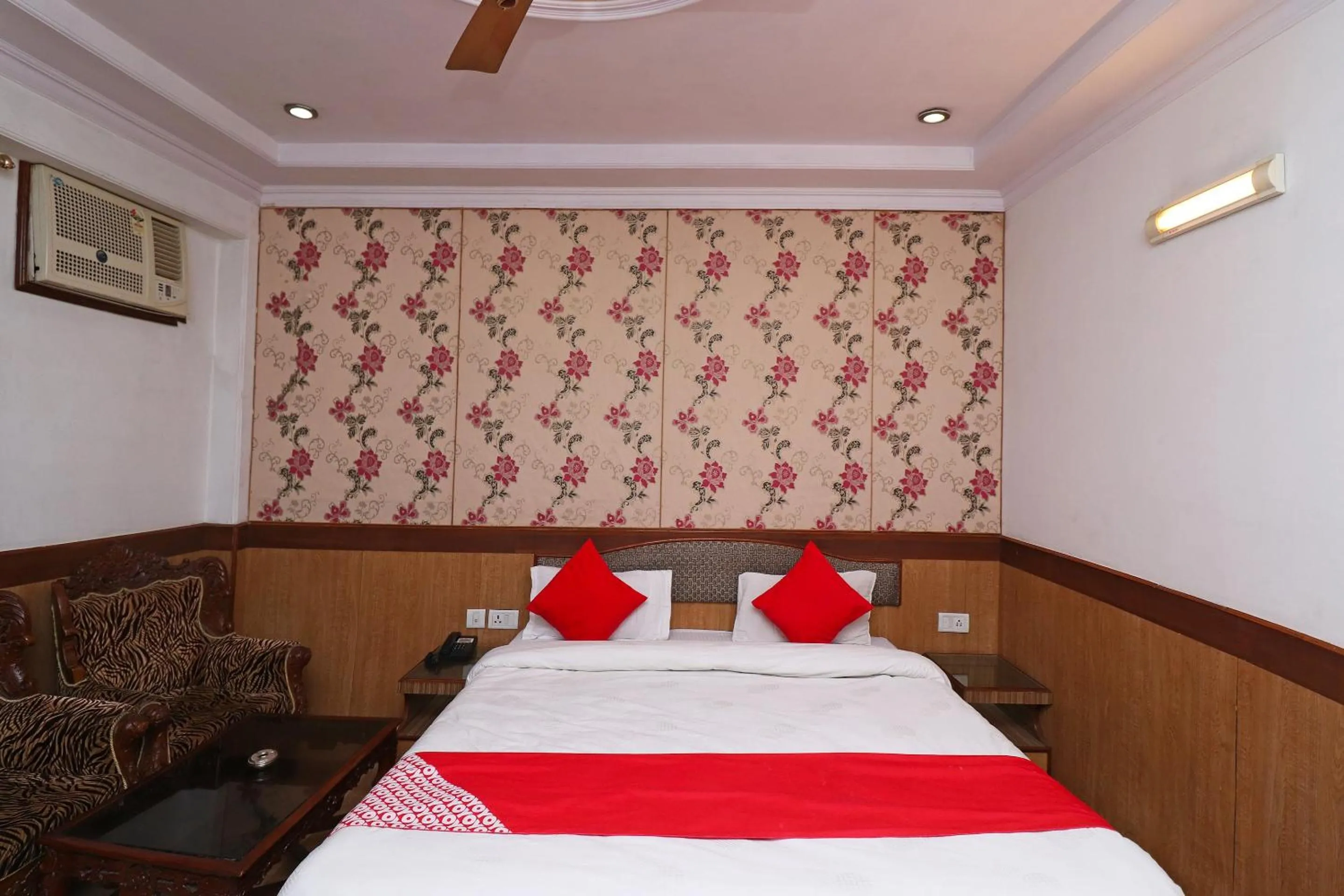 Bedroom, Bed in Hotel O Highway Inn International