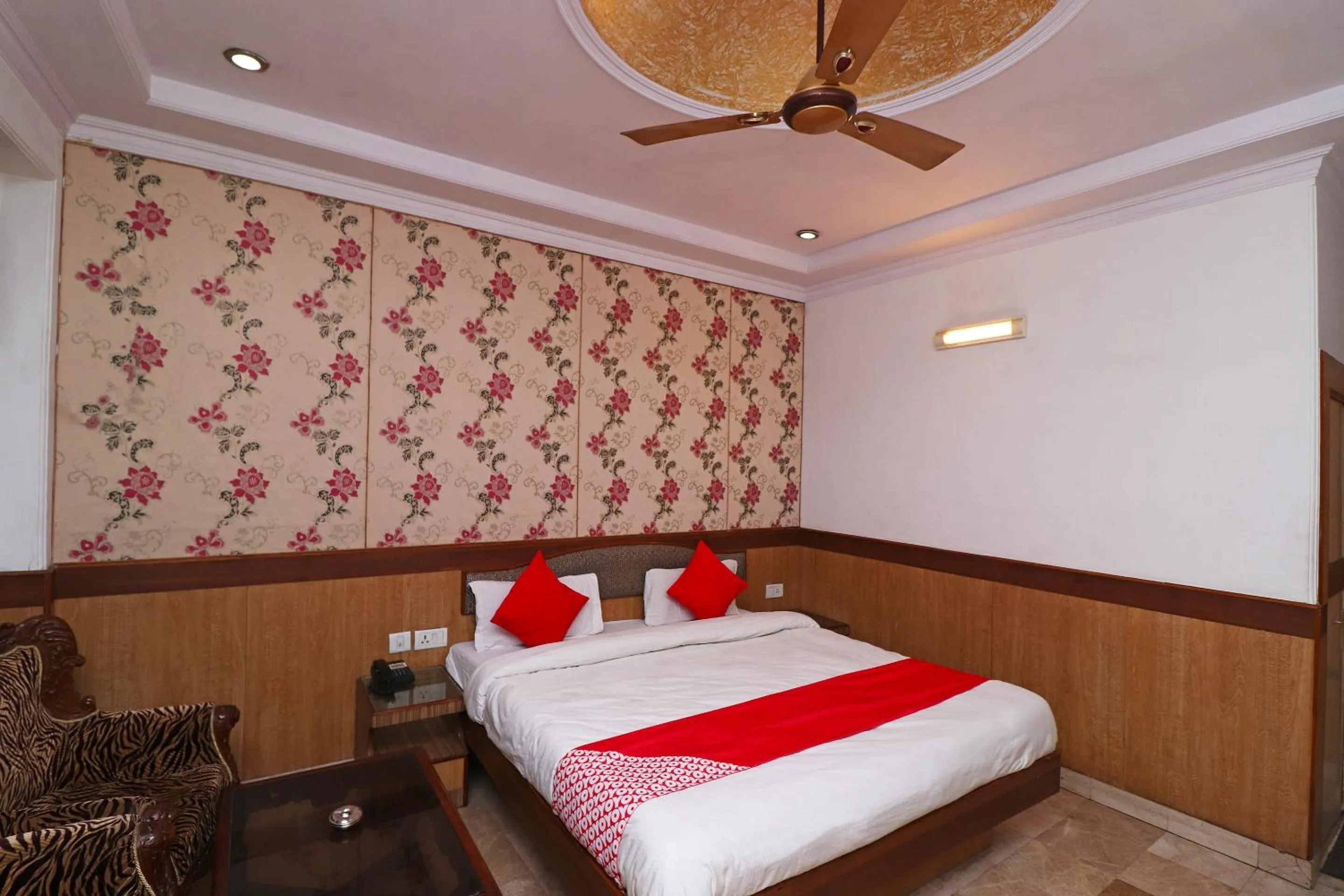 Bedroom, Bed in Hotel O Highway Inn International