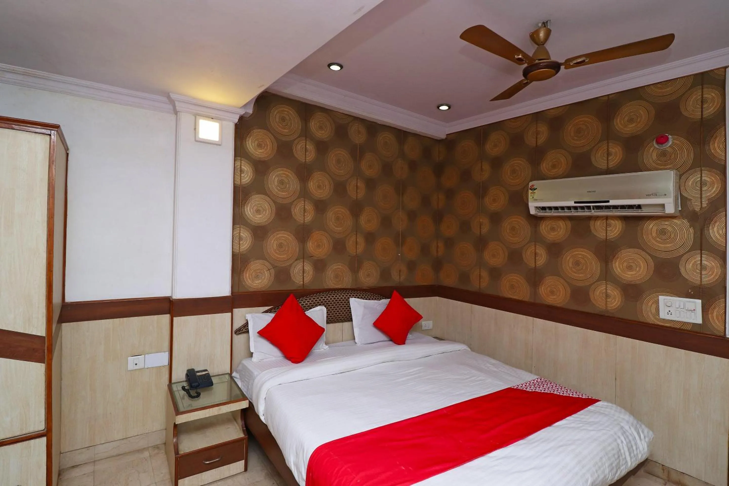 Bedroom, Bed in Hotel O Highway Inn International
