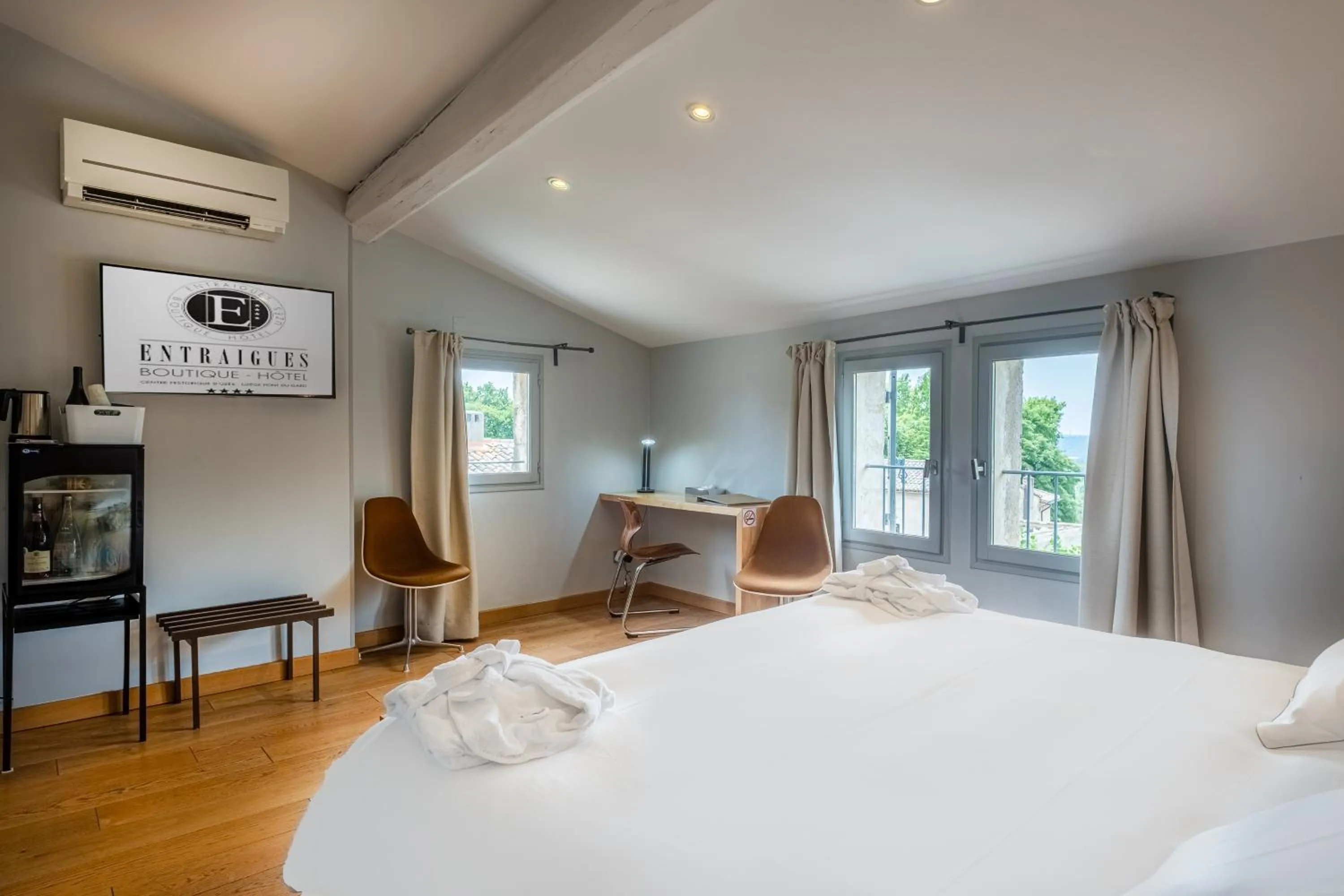 Photo of the whole room, Bed in Boutique Hôtel Entraigues