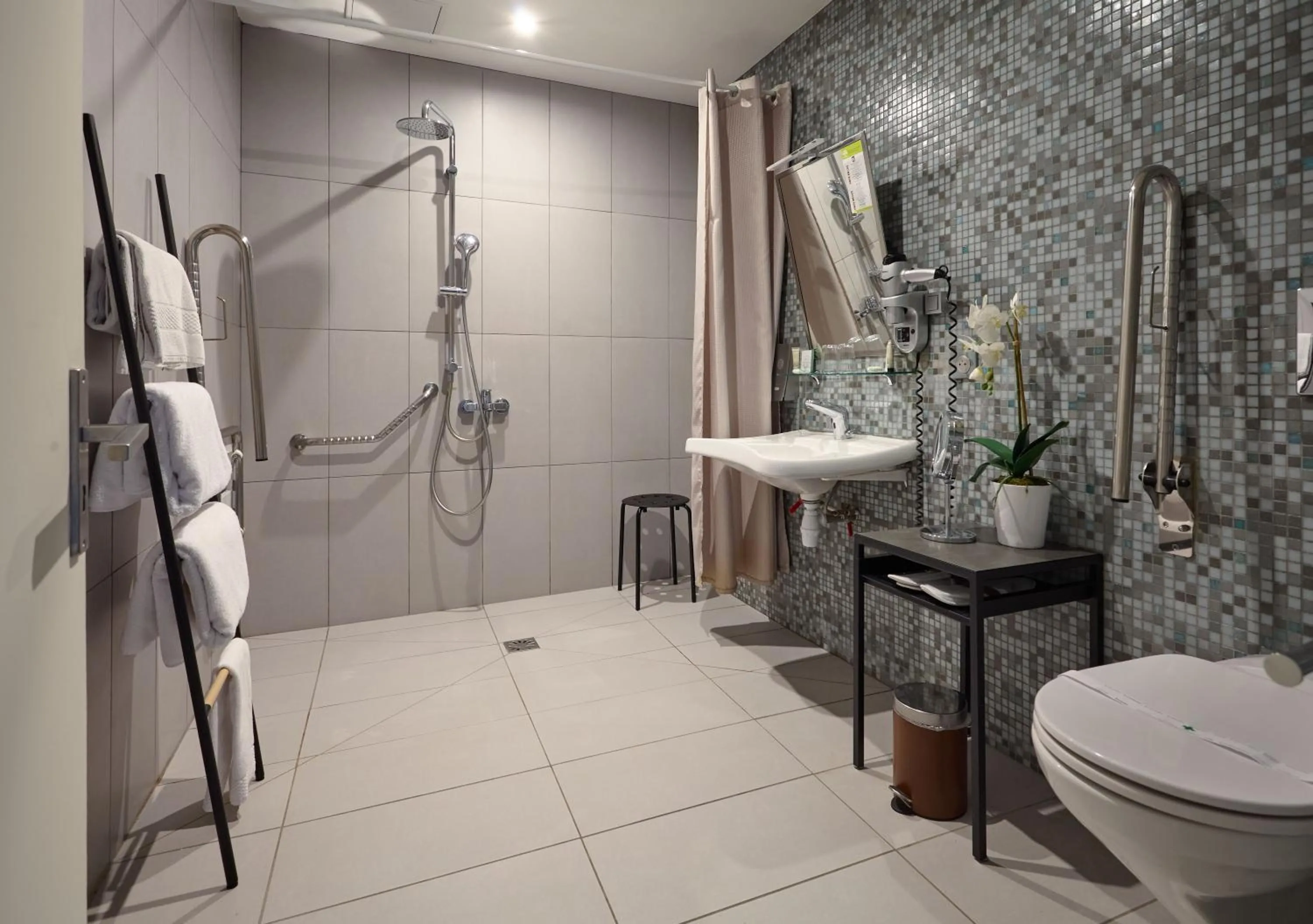 Shower in Boutique Hôtel Entraigues