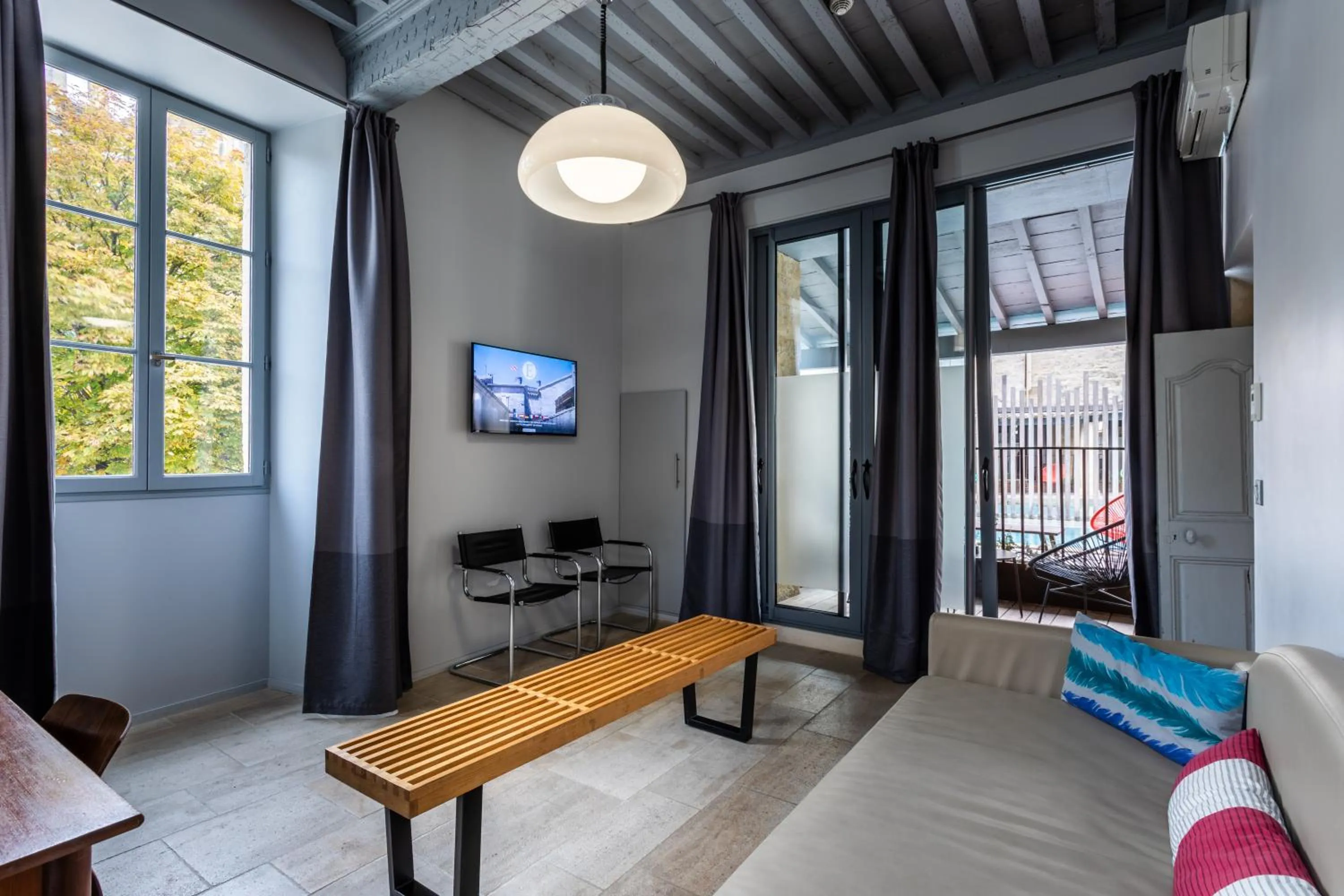 TV and multimedia, Bed in Boutique Hôtel Entraigues