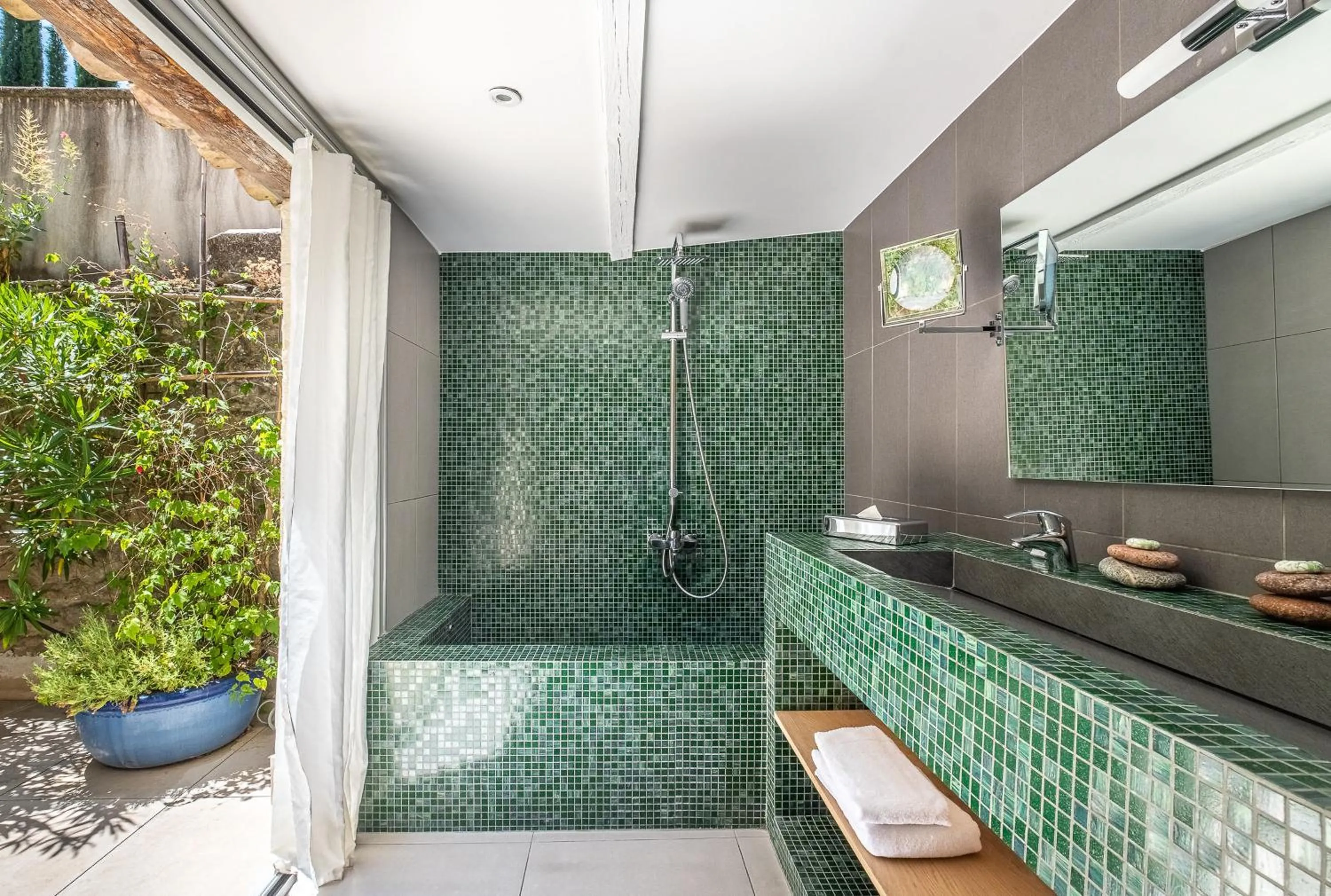 Patio in Boutique Hôtel Entraigues