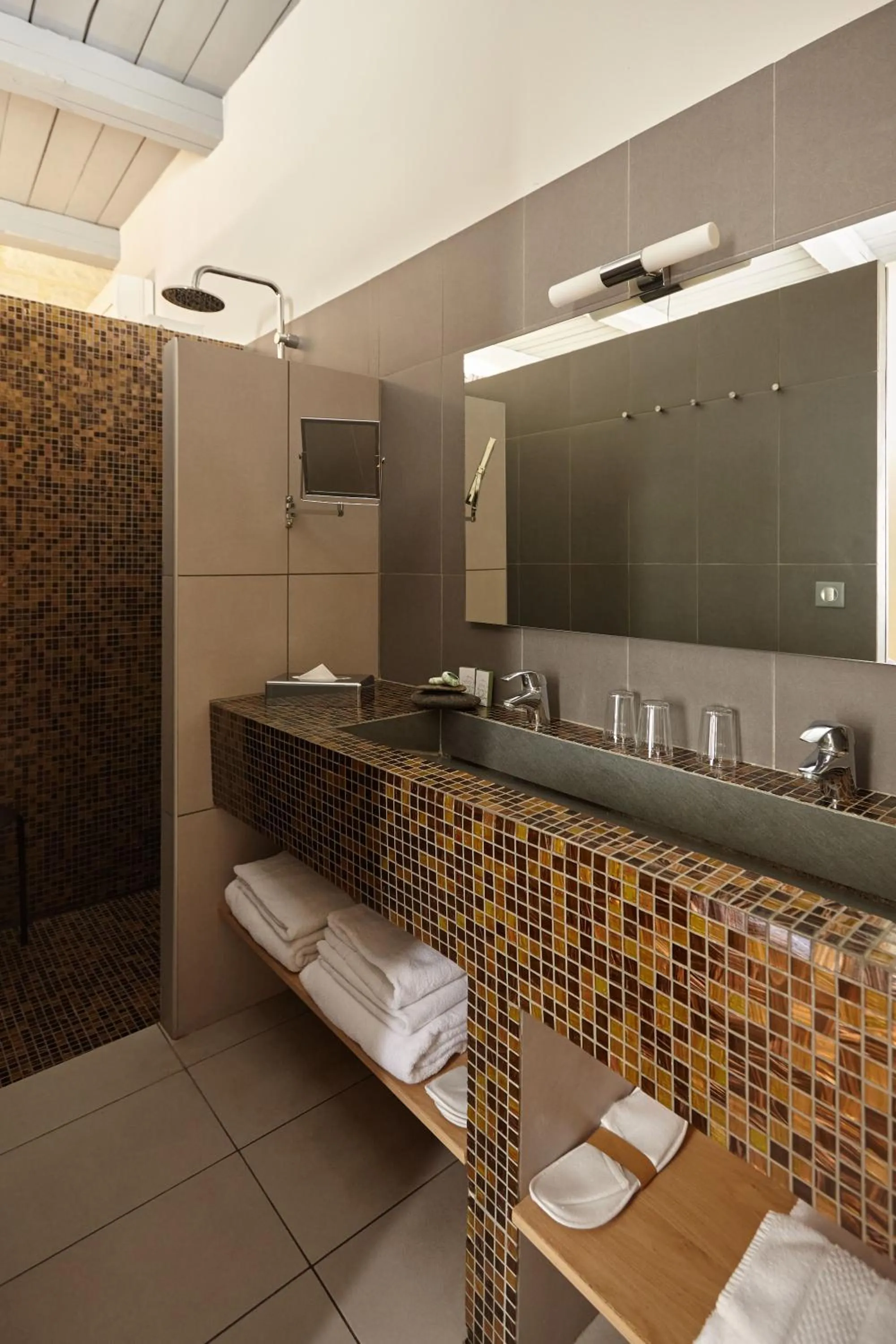 Shower in Boutique Hôtel Entraigues