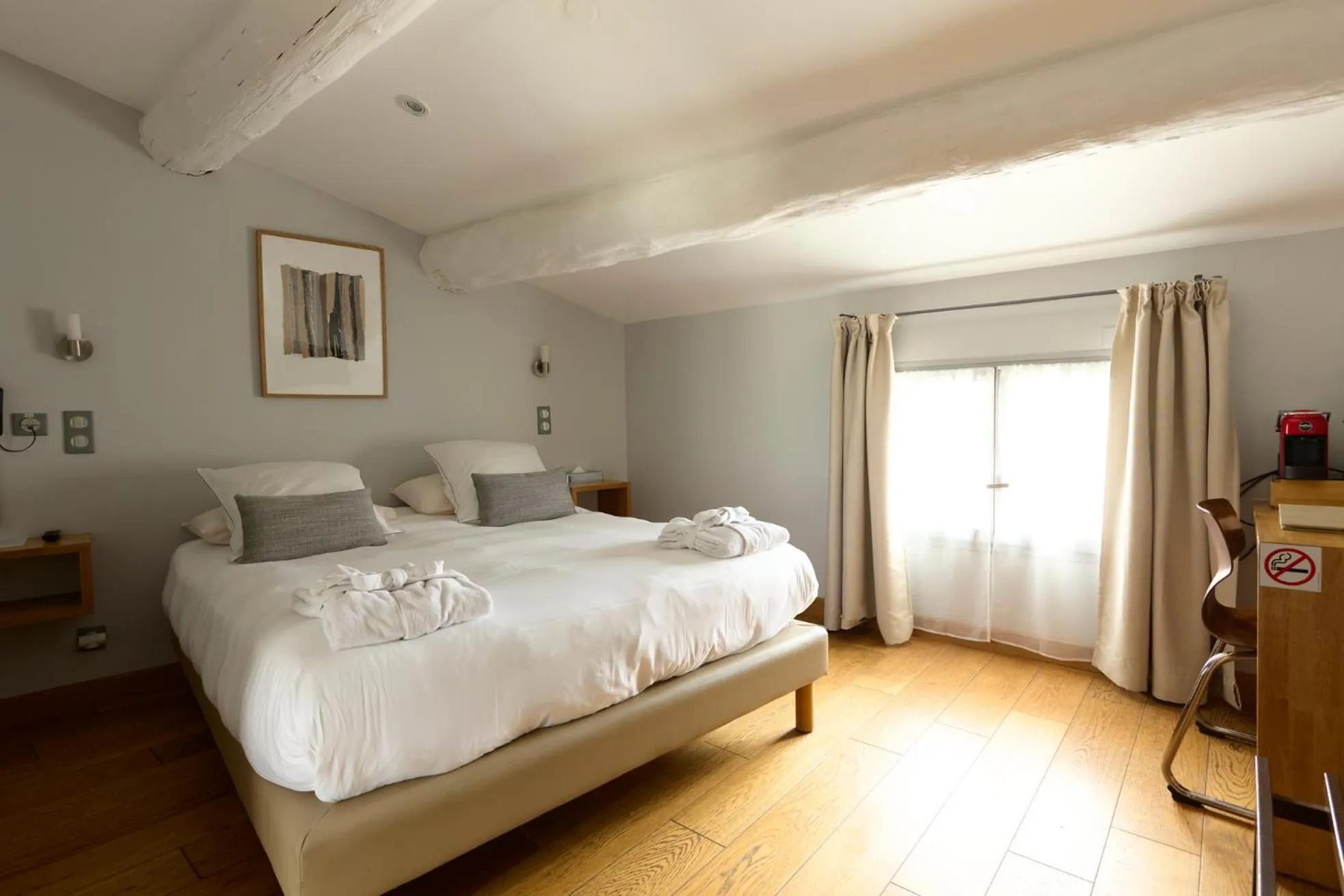 Seating area, Bed in Boutique Hôtel Entraigues