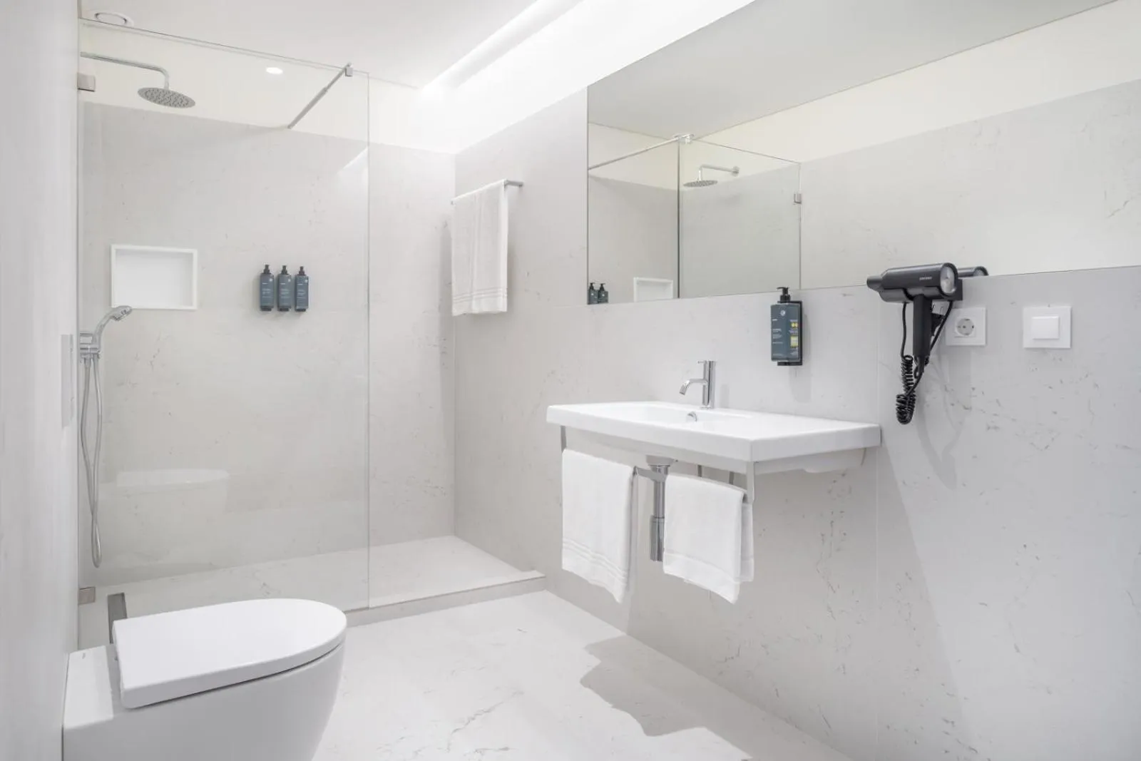 Bathroom in Moov Apartments Boavista