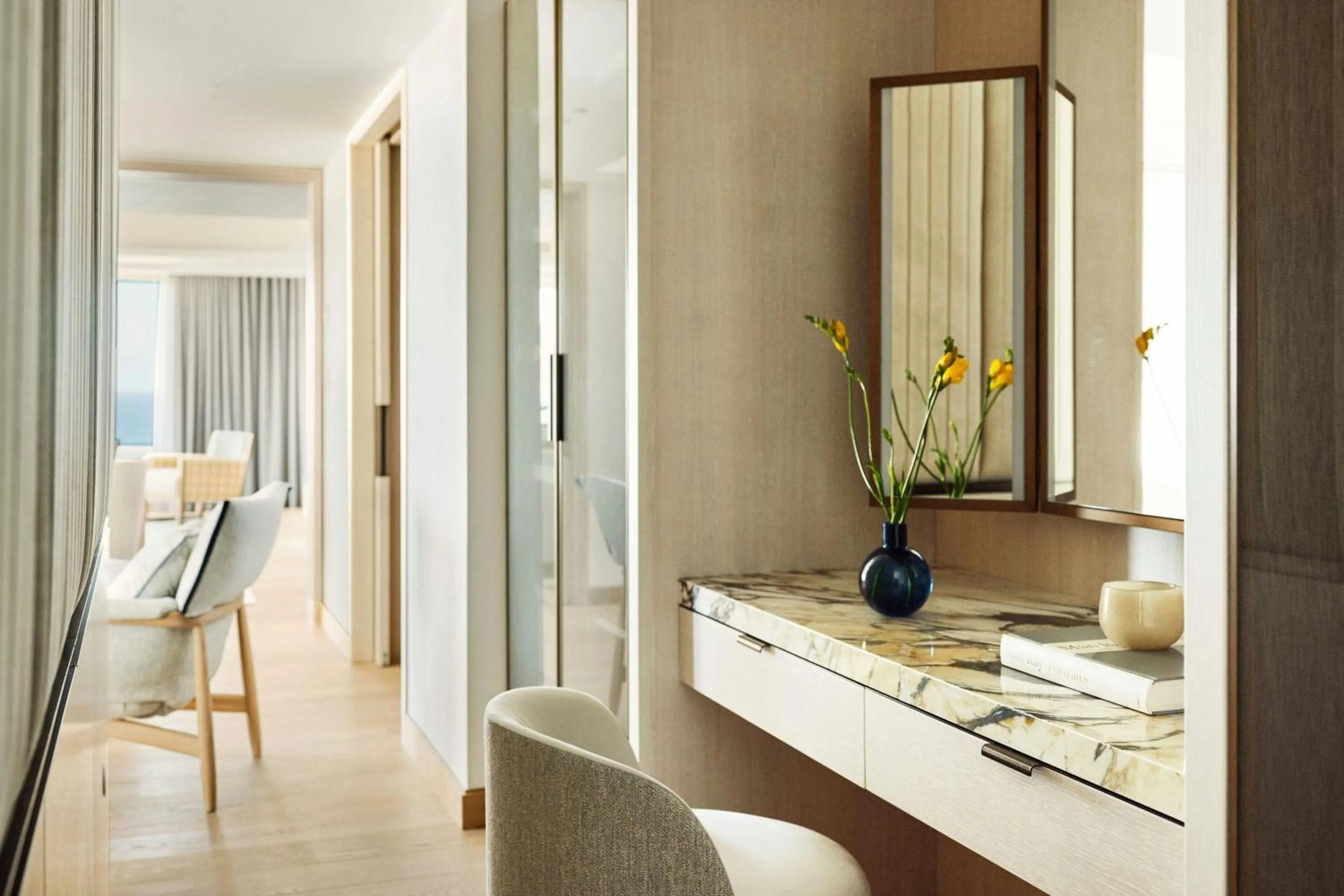 Photo of the whole room in Hotel Arts Barcelona