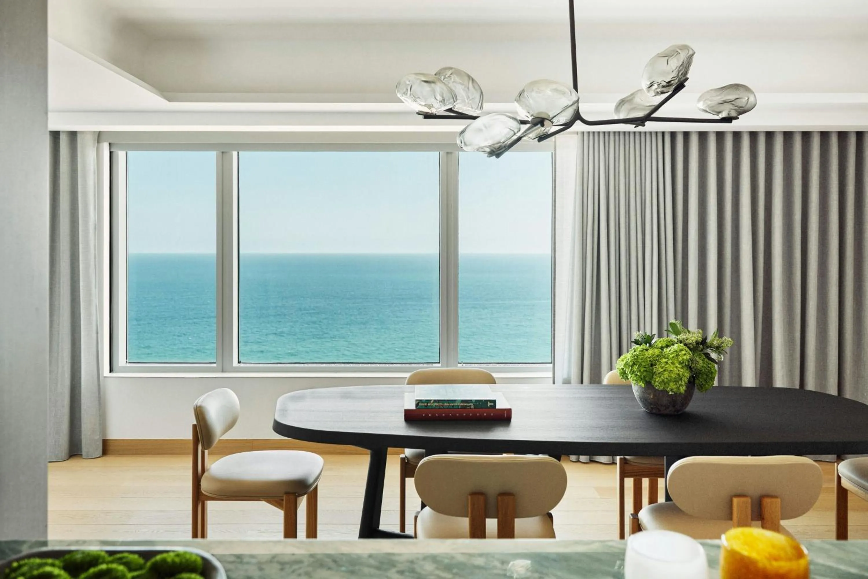 Photo of the whole room in Hotel Arts Barcelona