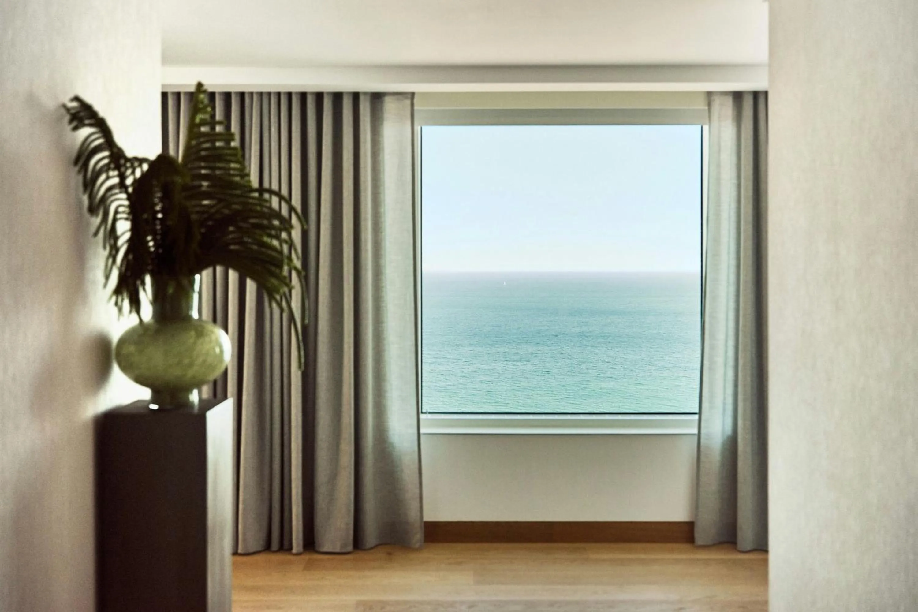 Photo of the whole room in Hotel Arts Barcelona