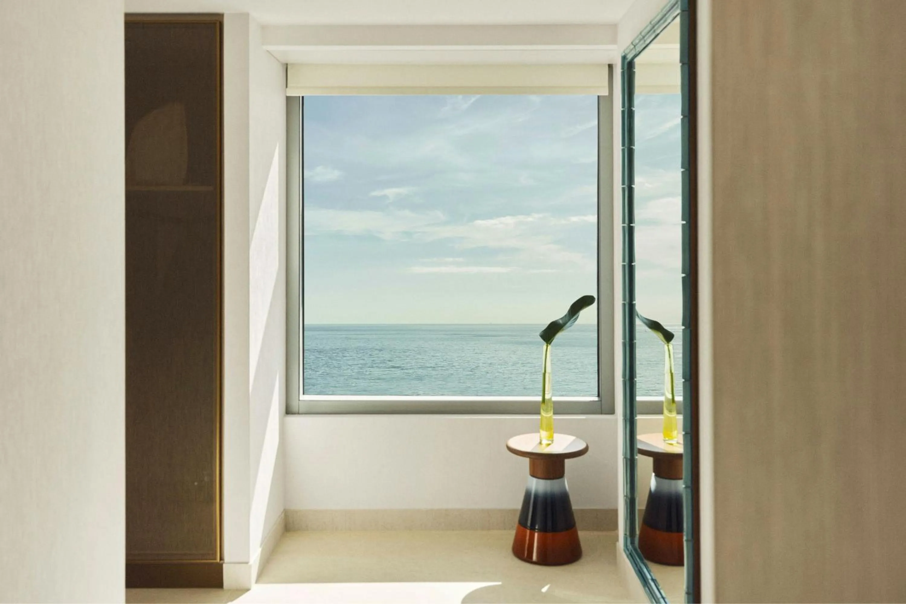 Photo of the whole room in Hotel Arts Barcelona