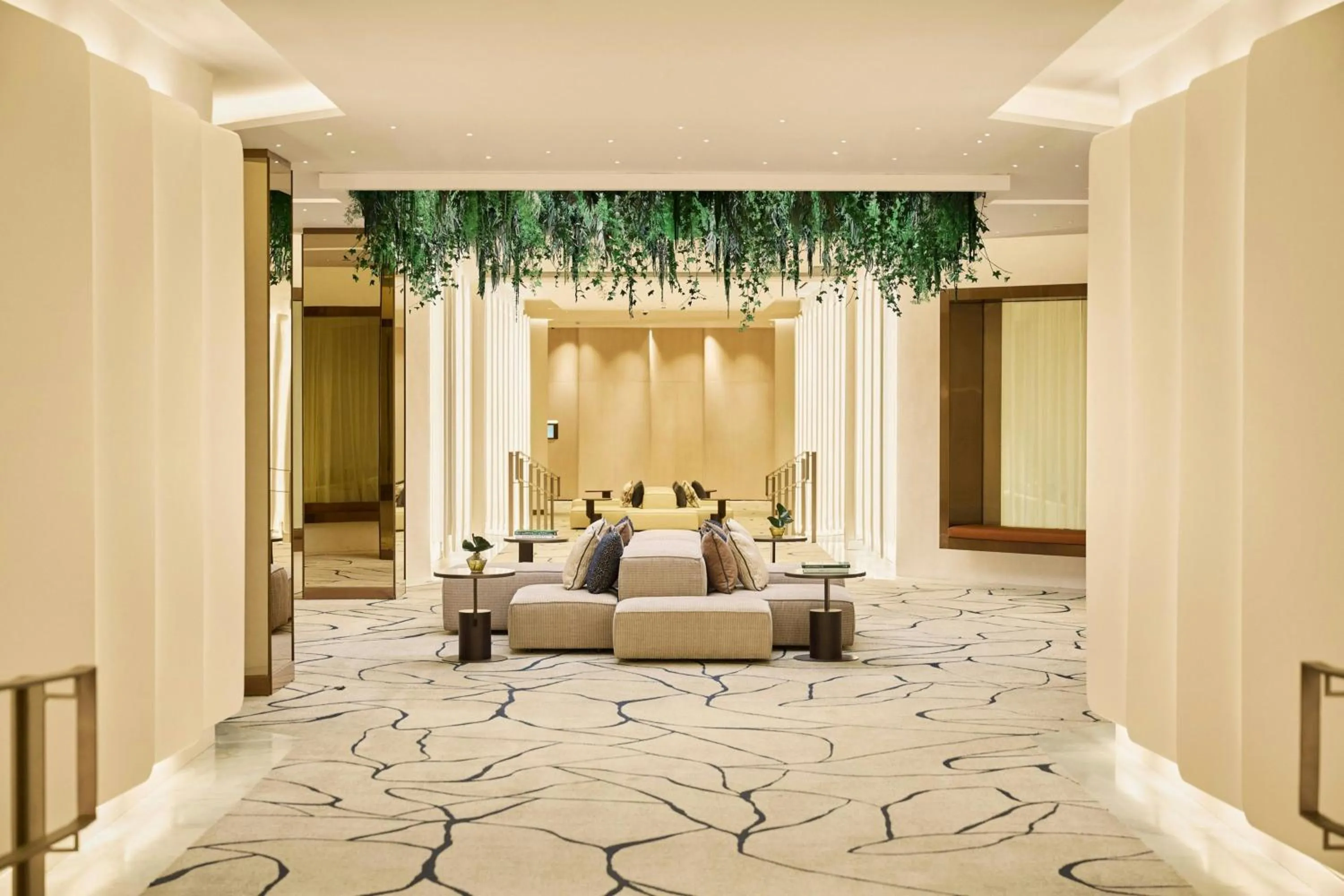 Lounge or bar, Bed in Hotel Arts Barcelona