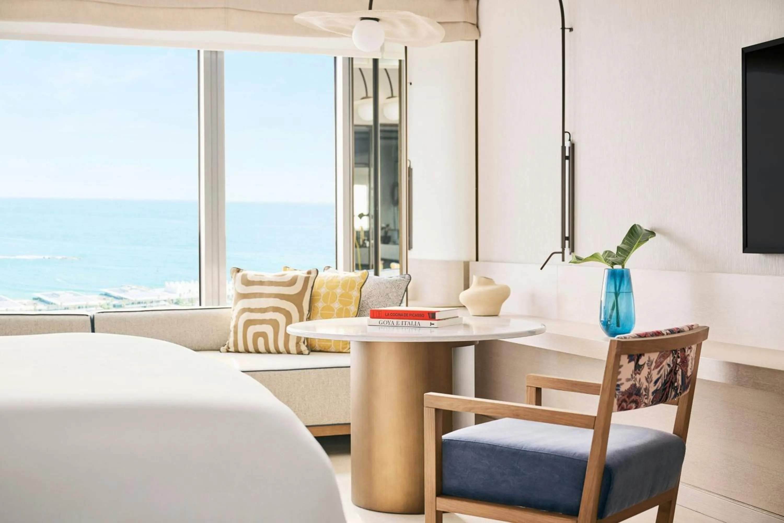 Photo of the whole room, Bed in Hotel Arts Barcelona