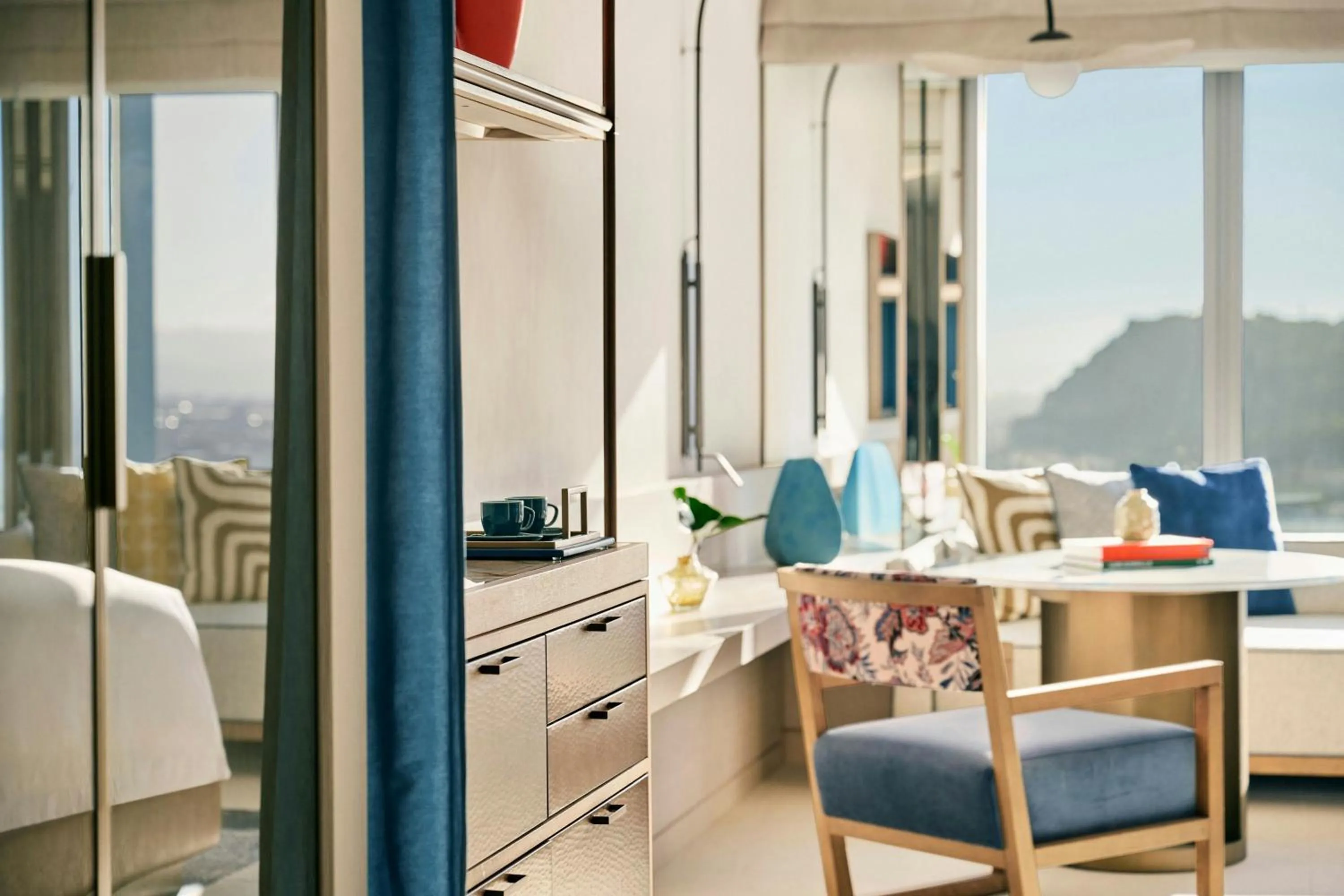 Photo of the whole room in Hotel Arts Barcelona