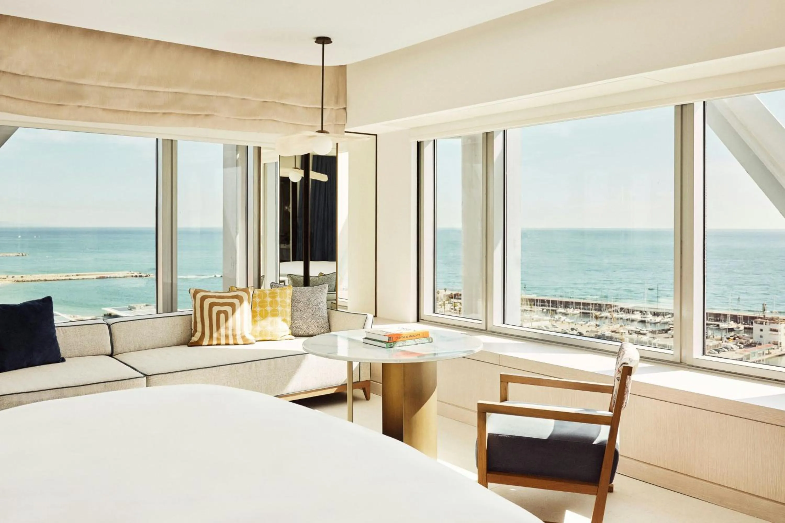 Photo of the whole room, Bed in Hotel Arts Barcelona